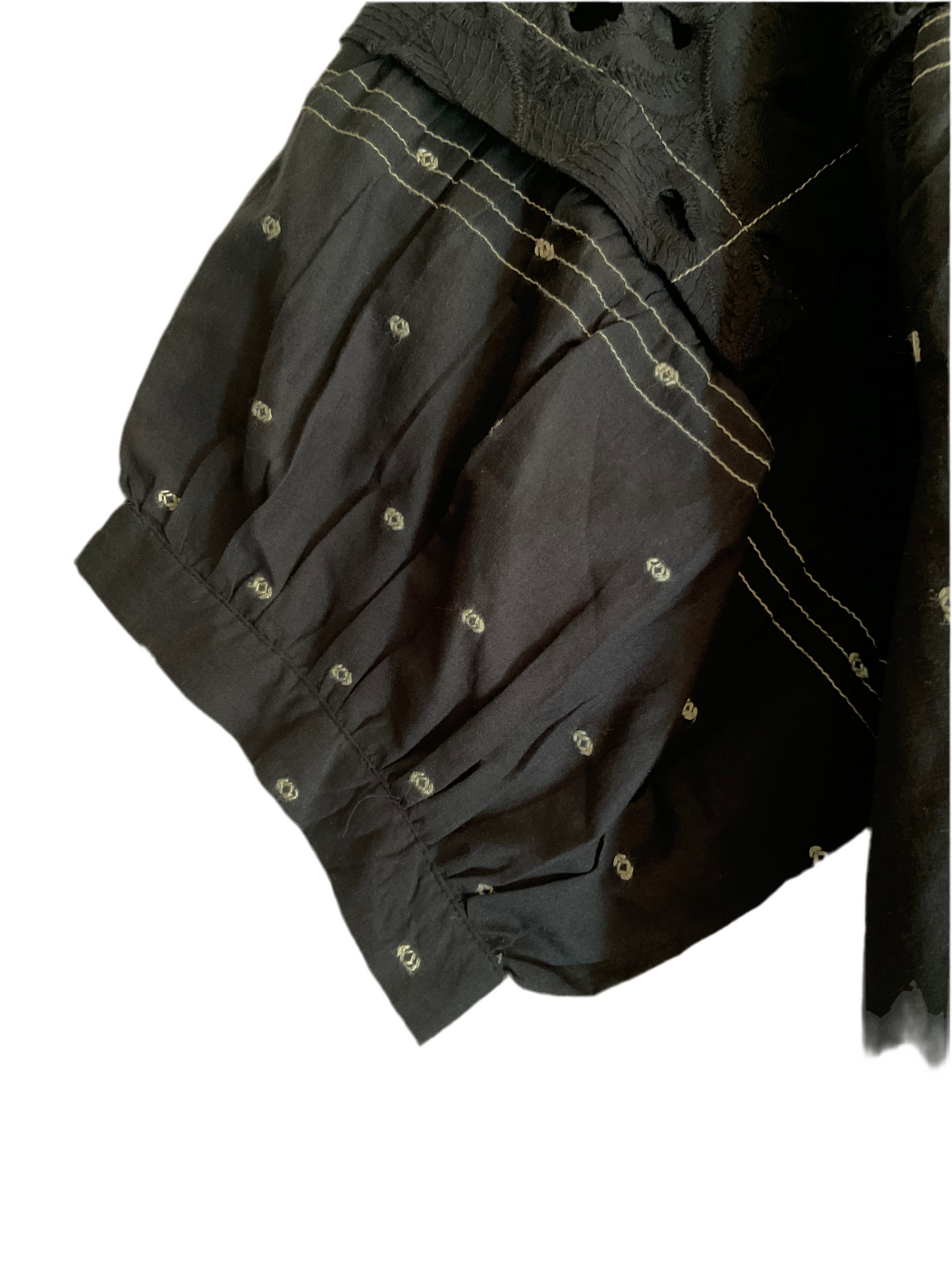Blusa bordada negra