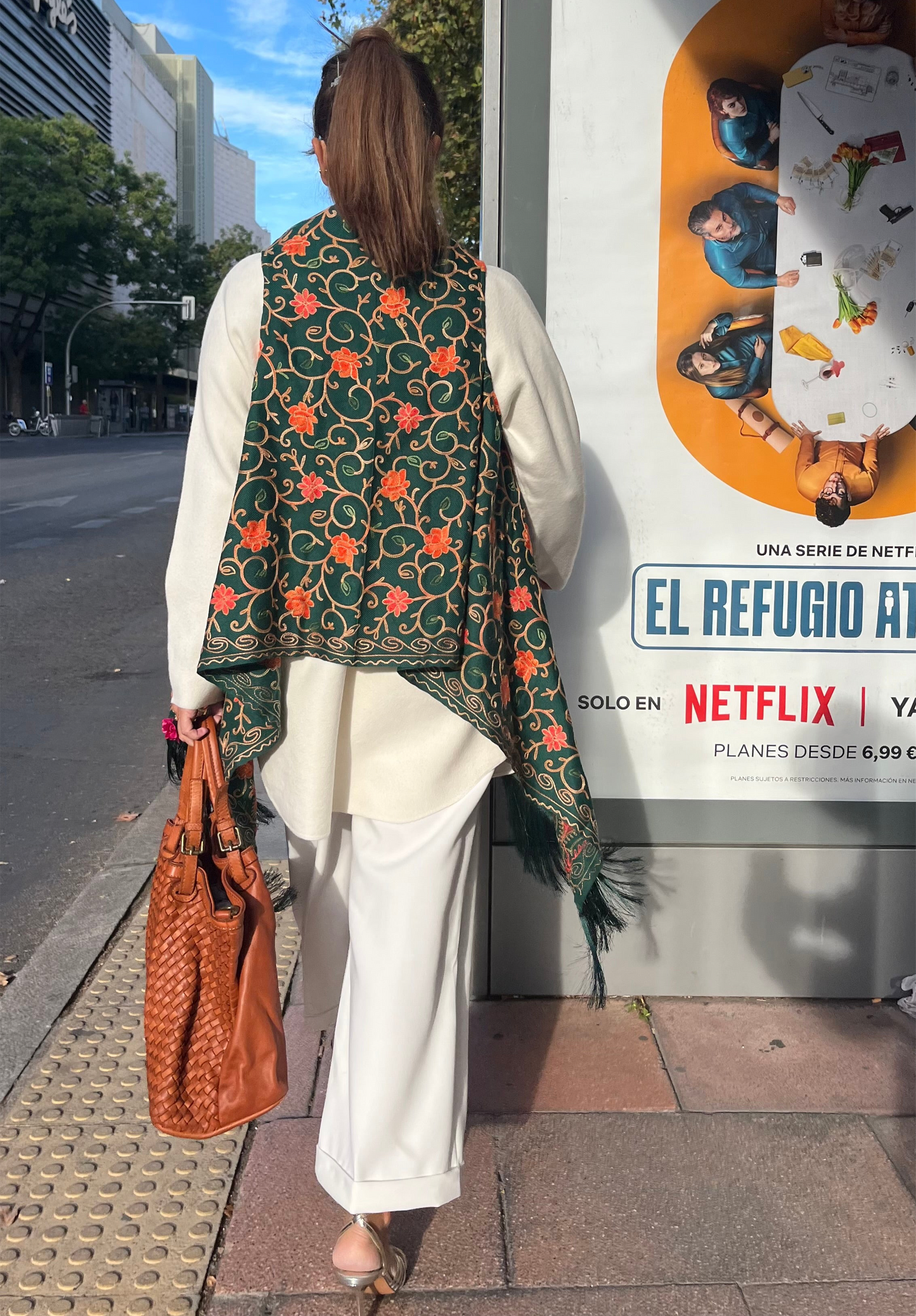 Chaleco verde bordado