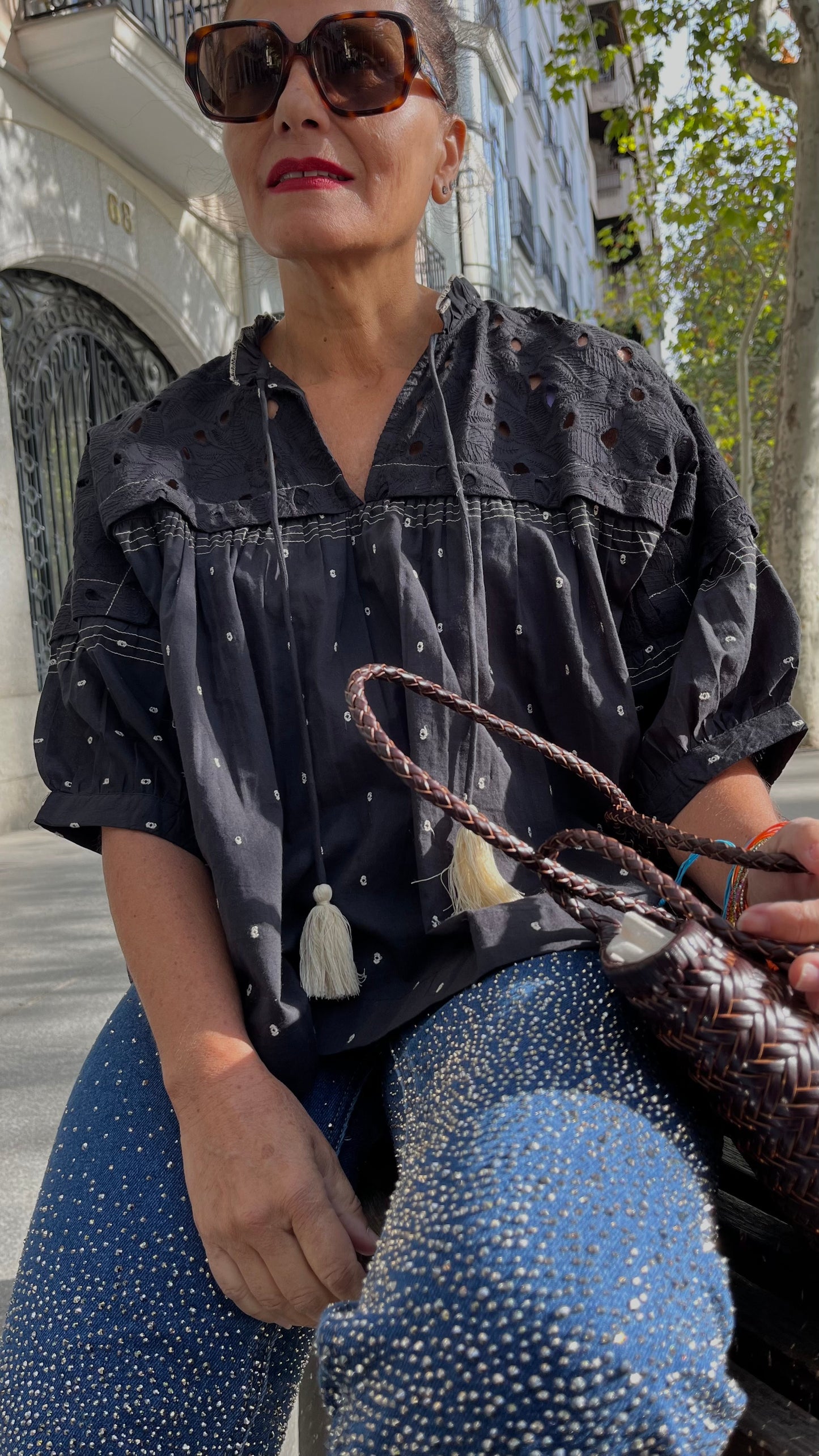 Blusa bordada negra