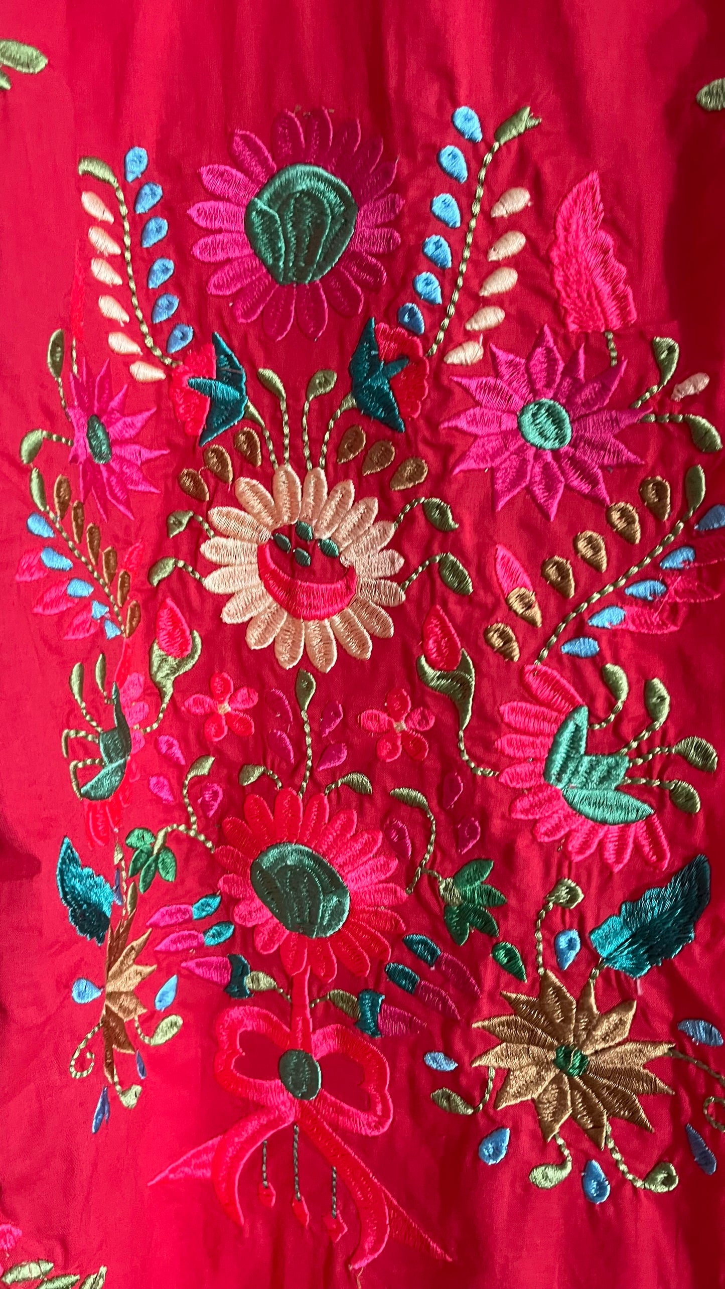 Vestido bordado verde manzana / rojo