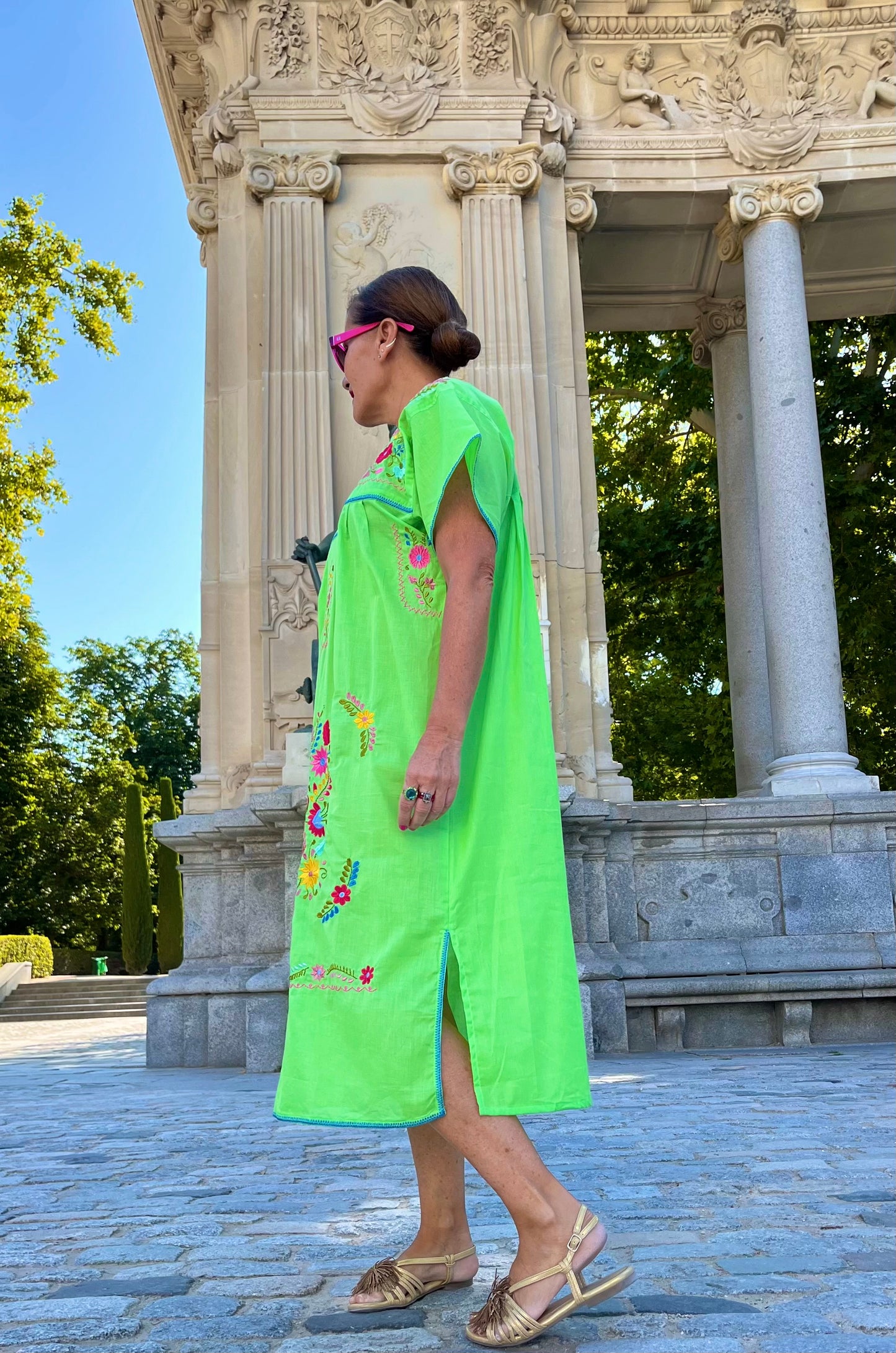 Vestido bordado verde manzana / rojo