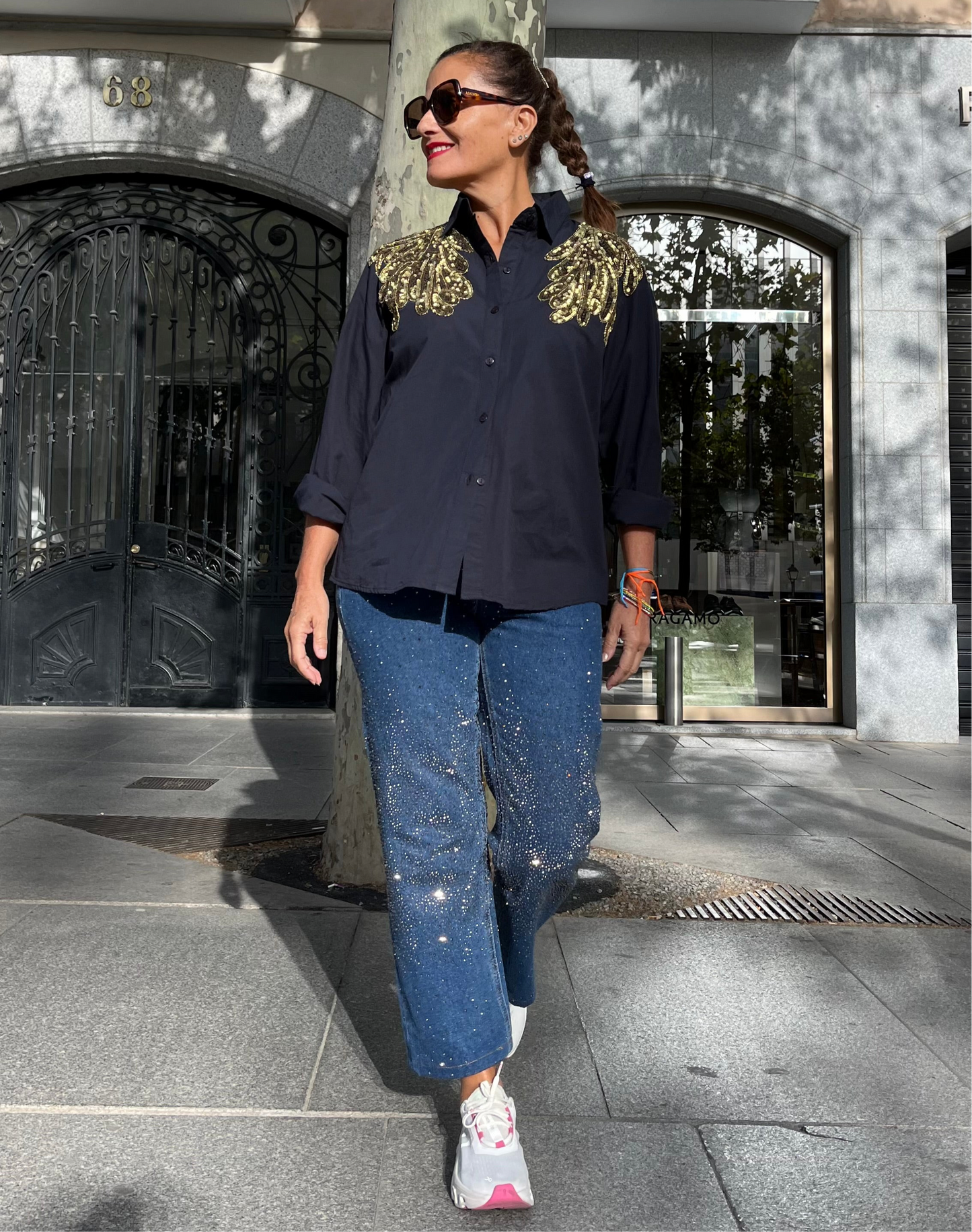 Camisa azul marina oro