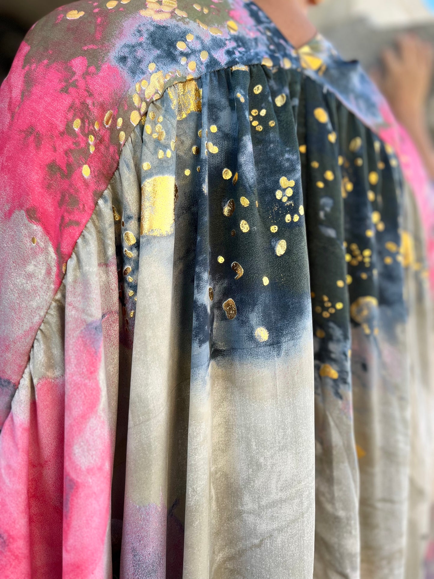 Vestido/Maxi chaqueta.Seda 70% (GRIS ORO / FUCSIA ORO/ AZUL ORO)