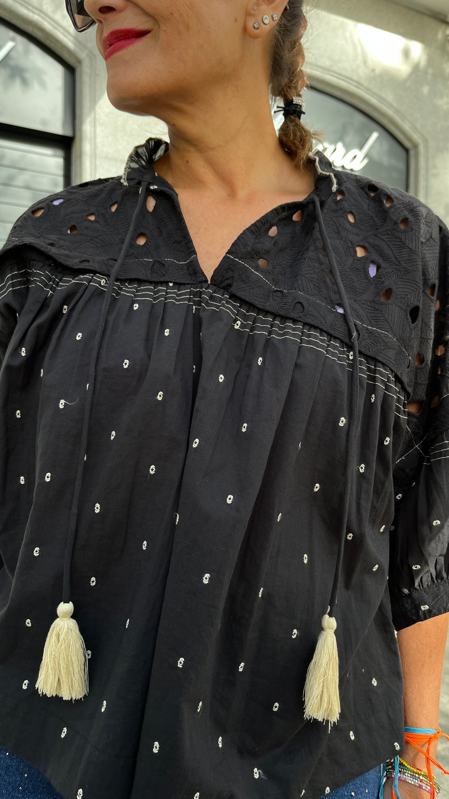 Blusa bordada negra