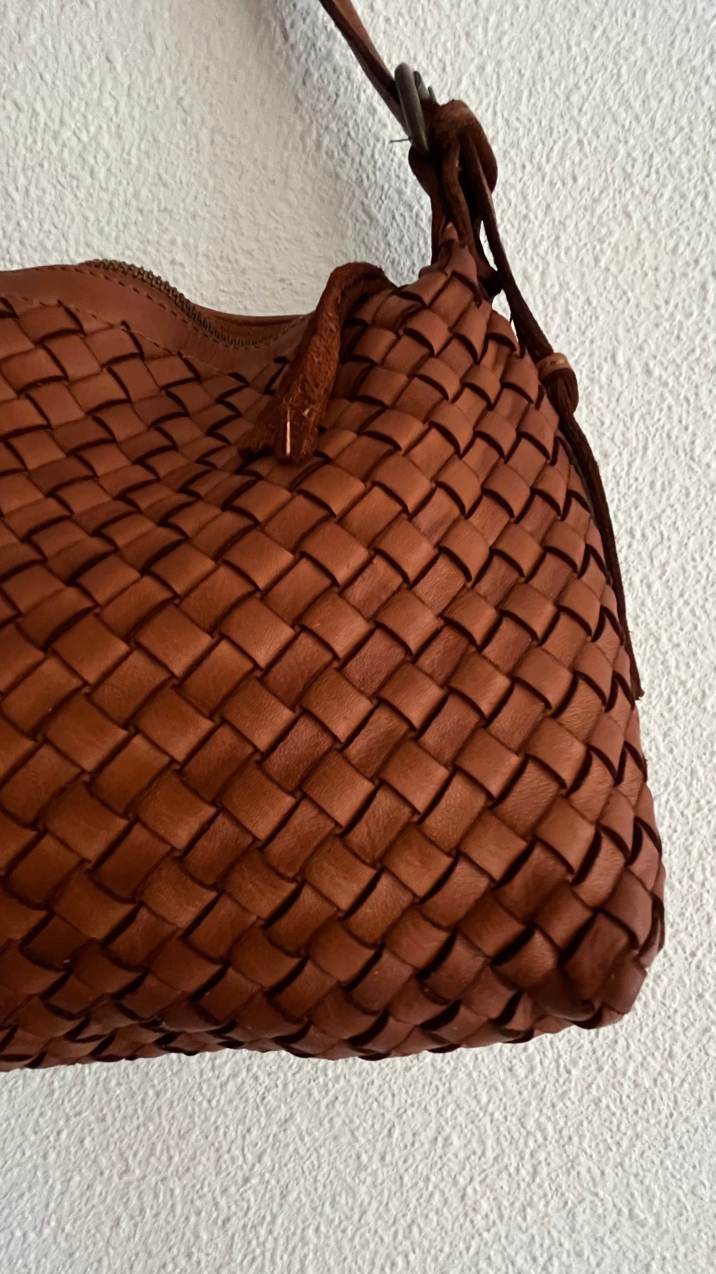 Bolso trenzado cuero tostado