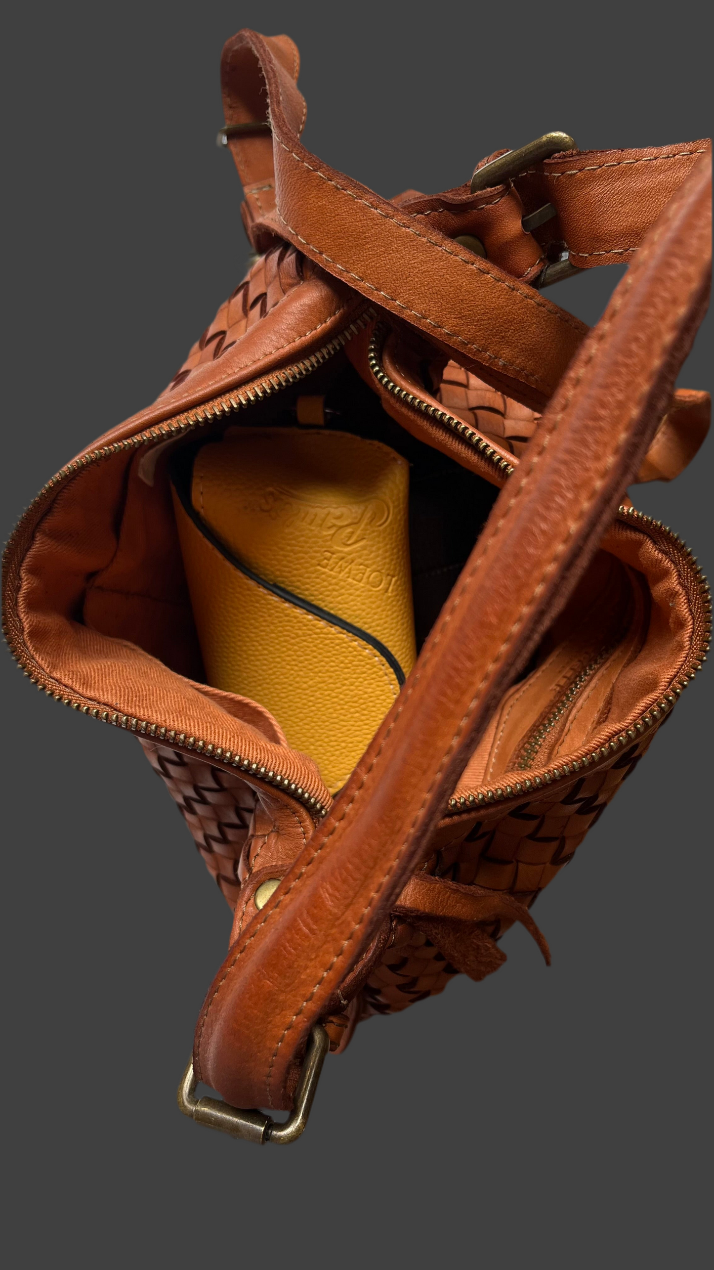 Bolso trenzado cuero tostado