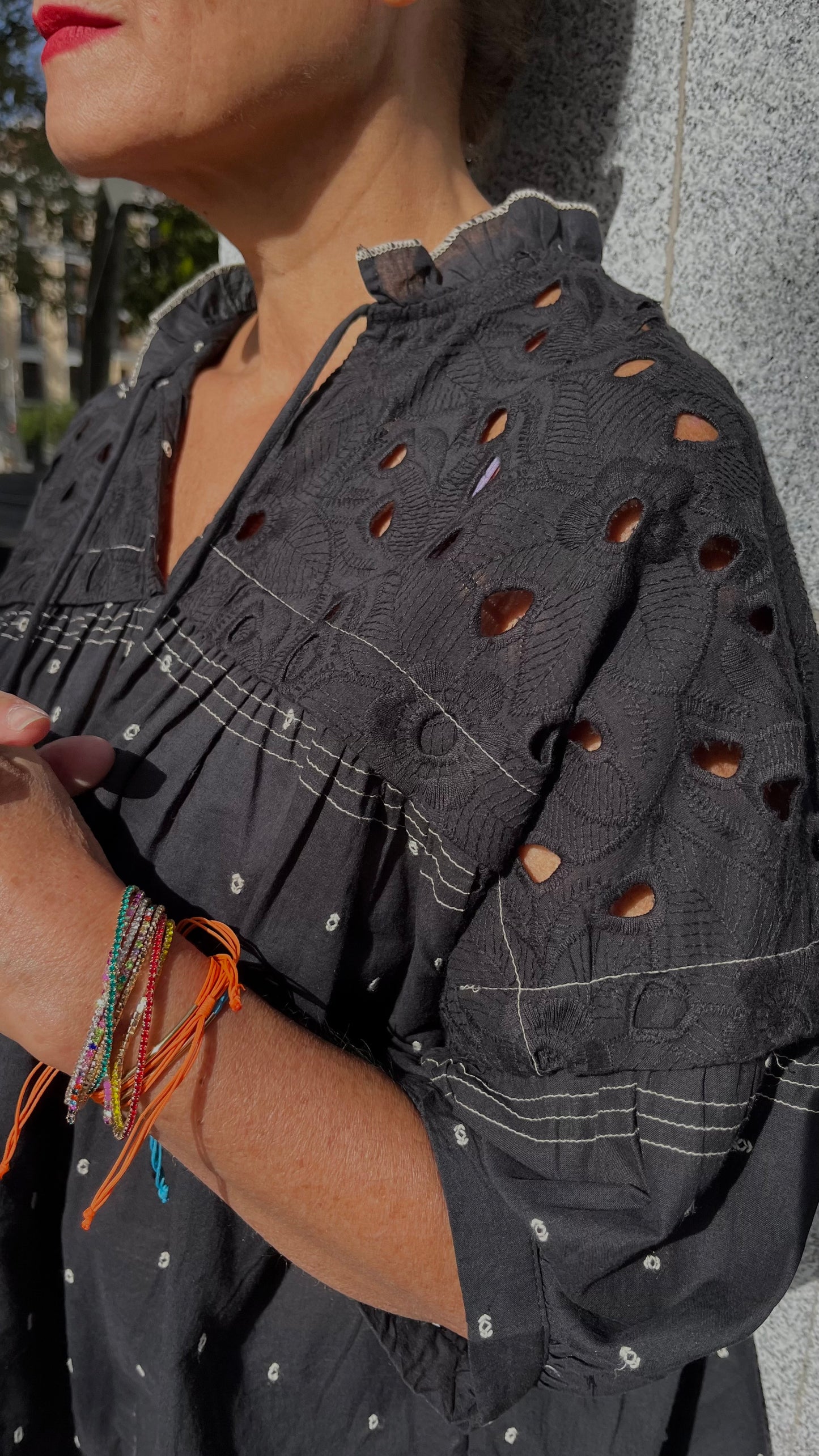 Blusa bordada negra