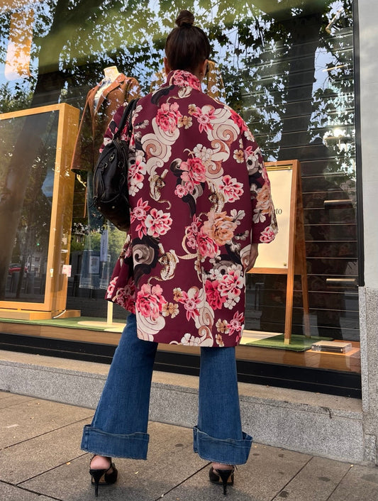 Abrigo burdeos con estampado floral, vista trasera original