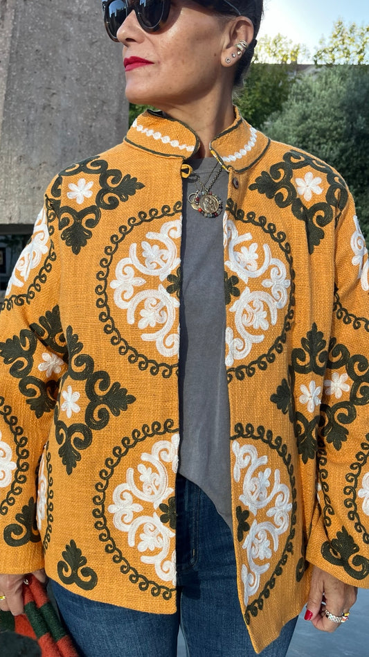 Chaqueta India mostaza bordada - vista lateral