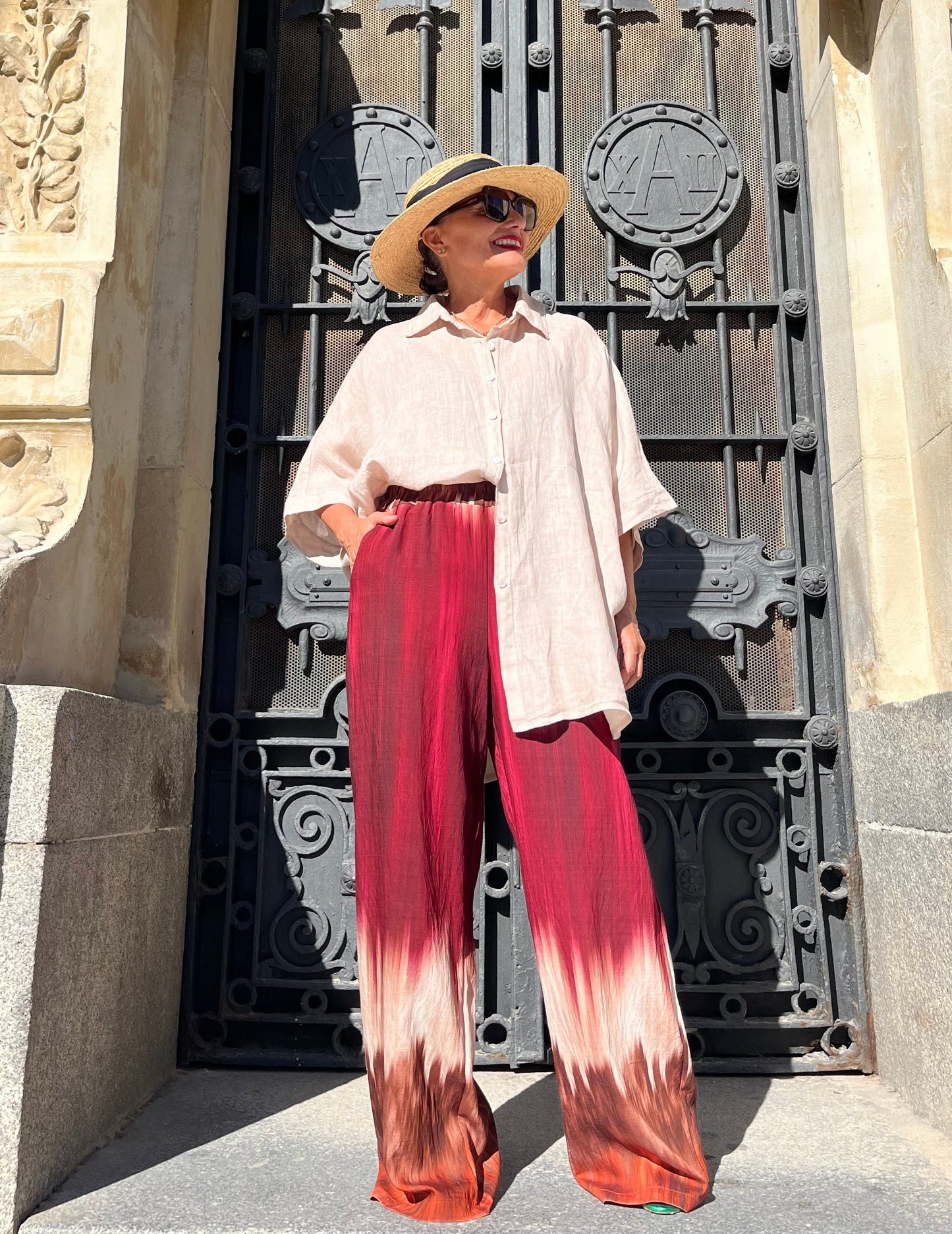 Pantalón fluido estampado tie-dye multicolor de mujer