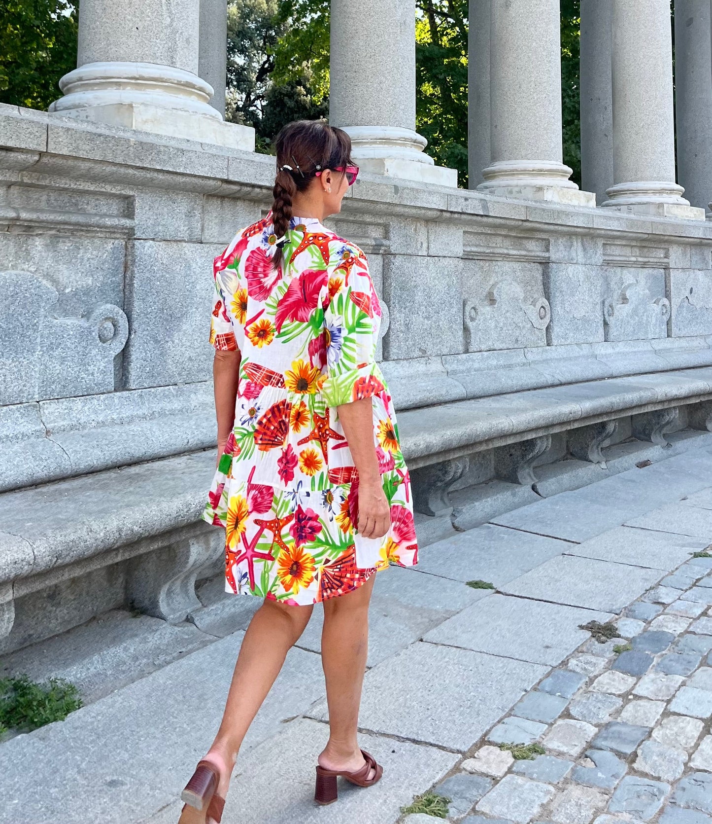 Vestido blusón de algodón estampado con bordados