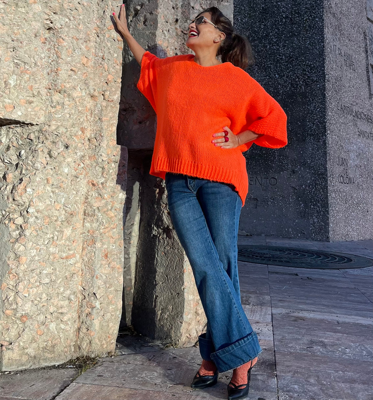 Jersey de punto oversize naranja flúor La Canaria, look completo