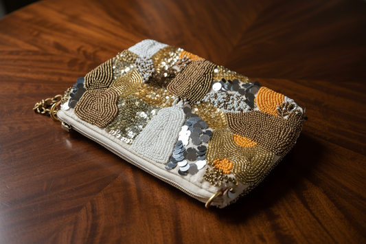 Bolso joya bordado con cuentas oro dorado