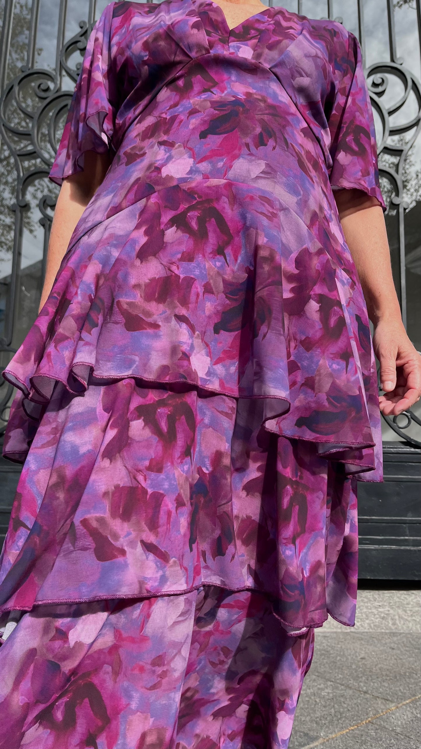 Vestido largo buganvilla con capas y escote pico cintura elástica invitada perfecta celebraciones