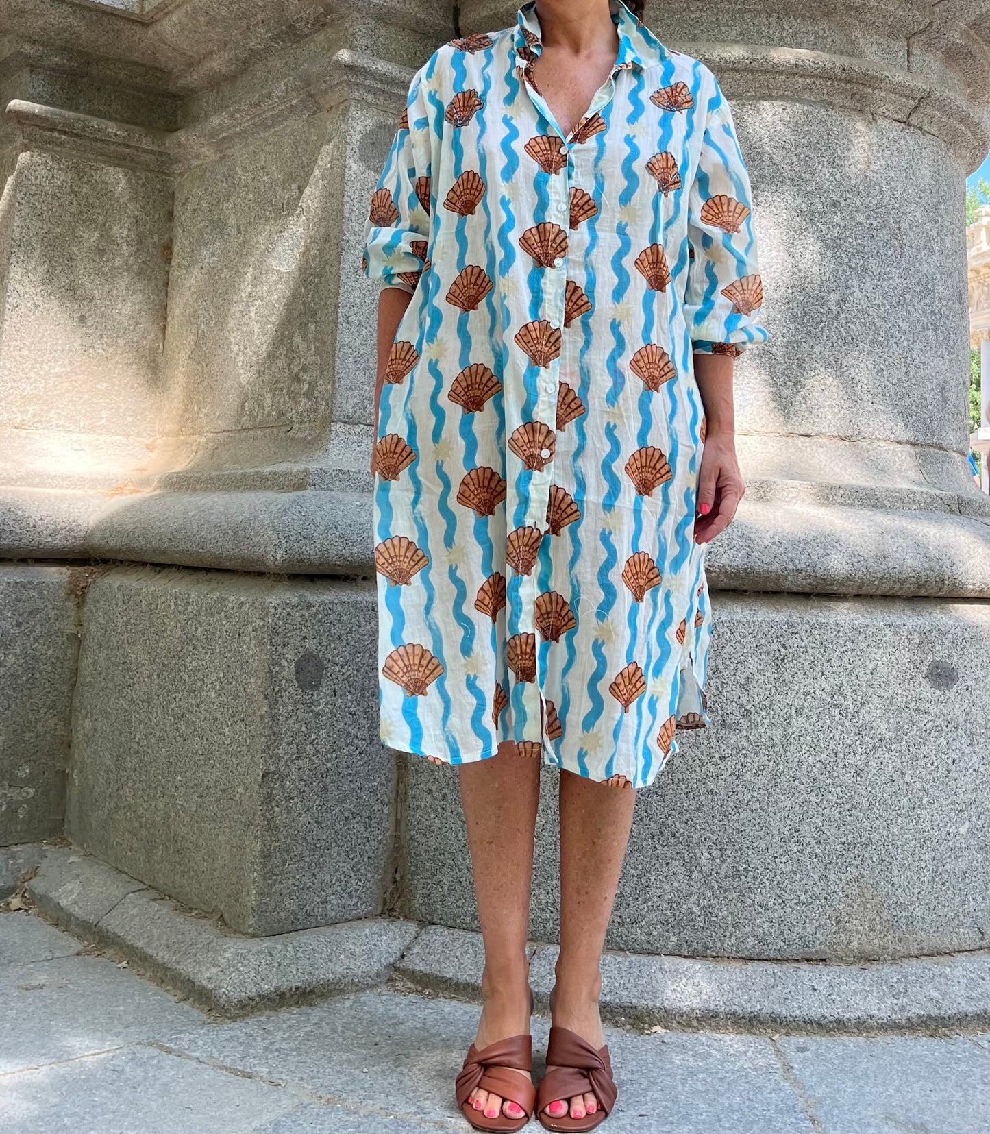Vestido camisero conchas fondo blanco