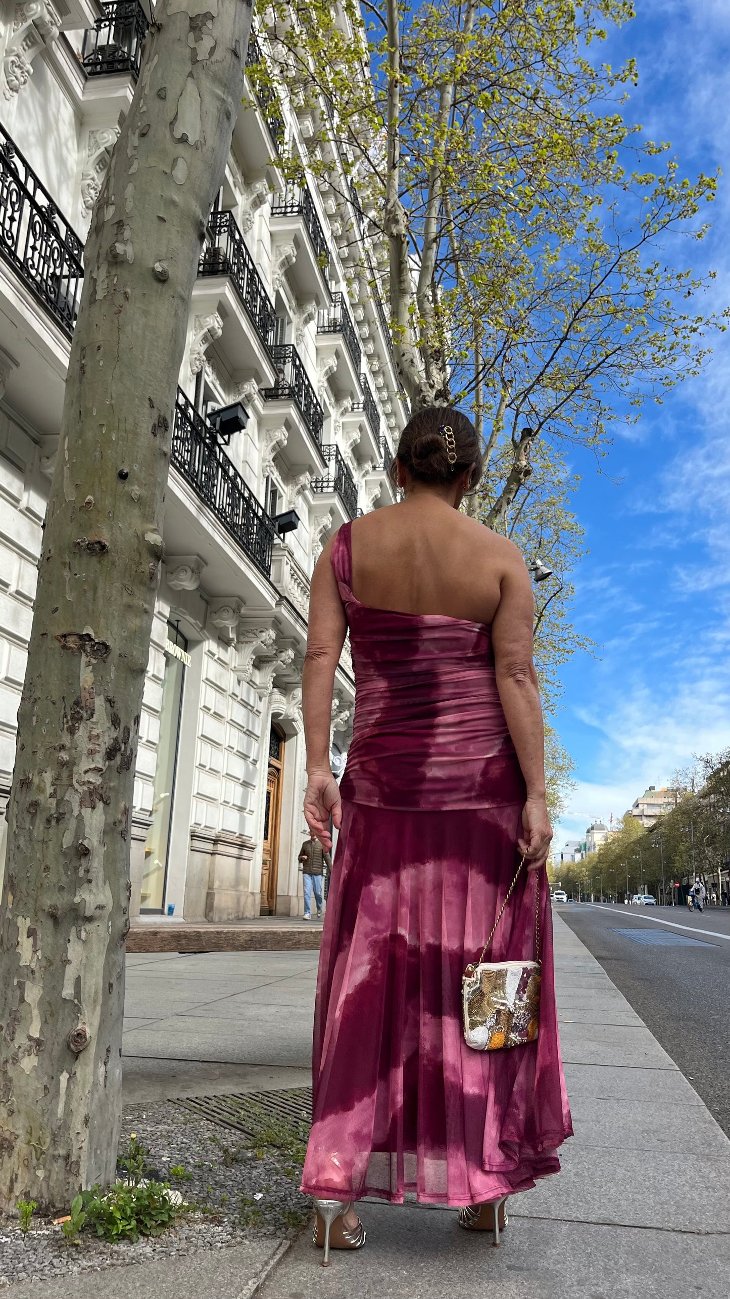 Vestido invitada boda largo burdeos escote asimétrico punto elástico