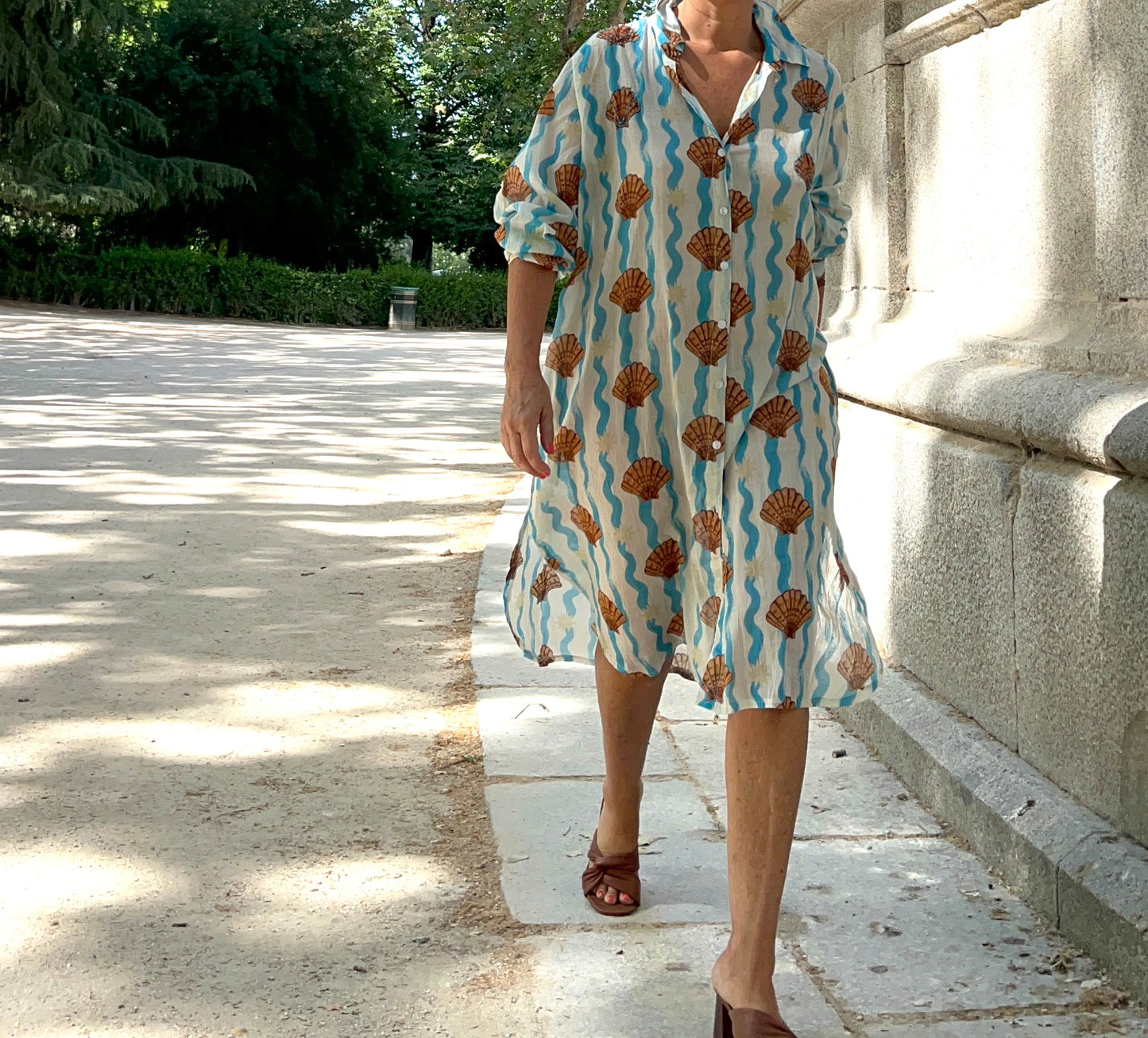 Vestido camisero conchas fondo blanco