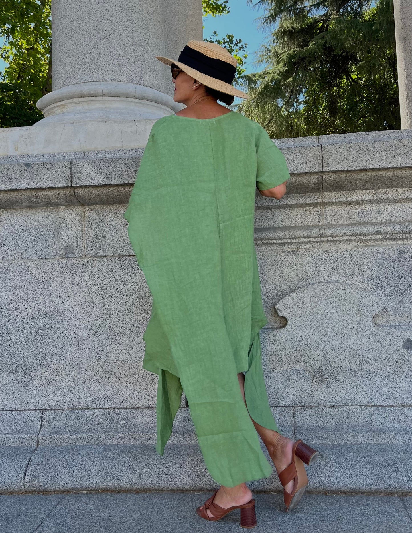 LINO-Vestido verde diseño asimétrico