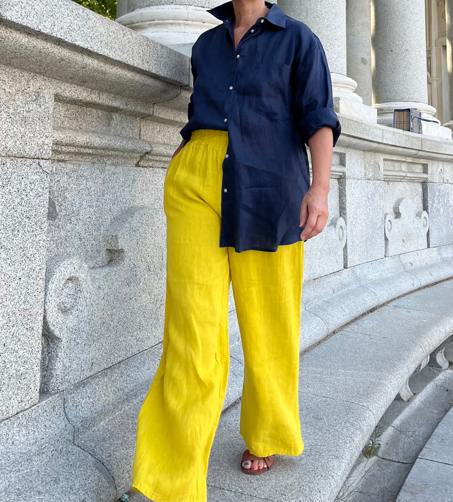 Lino- pantalón amarillo con bolsillos