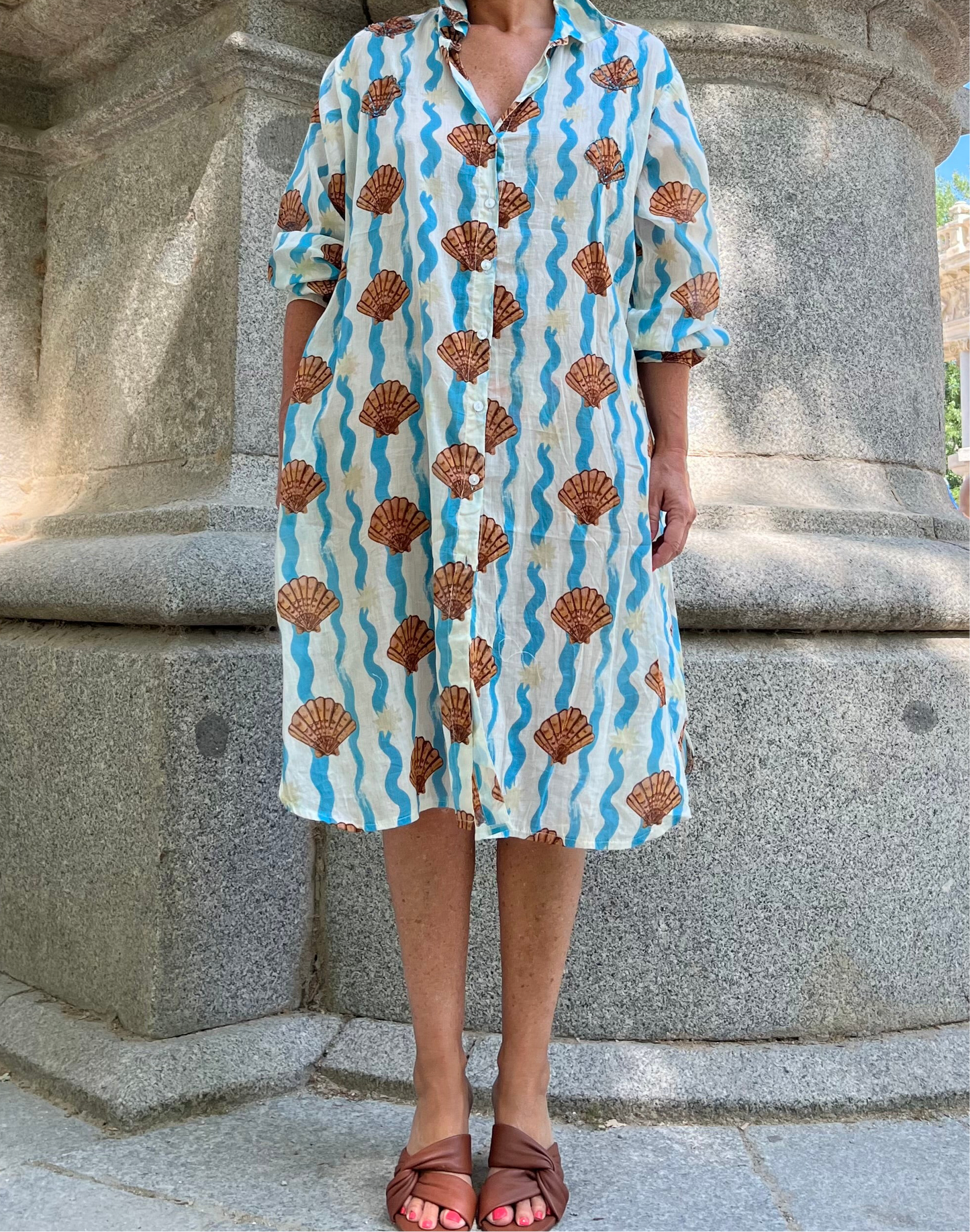 Vestido camisero conchas fondo blanco