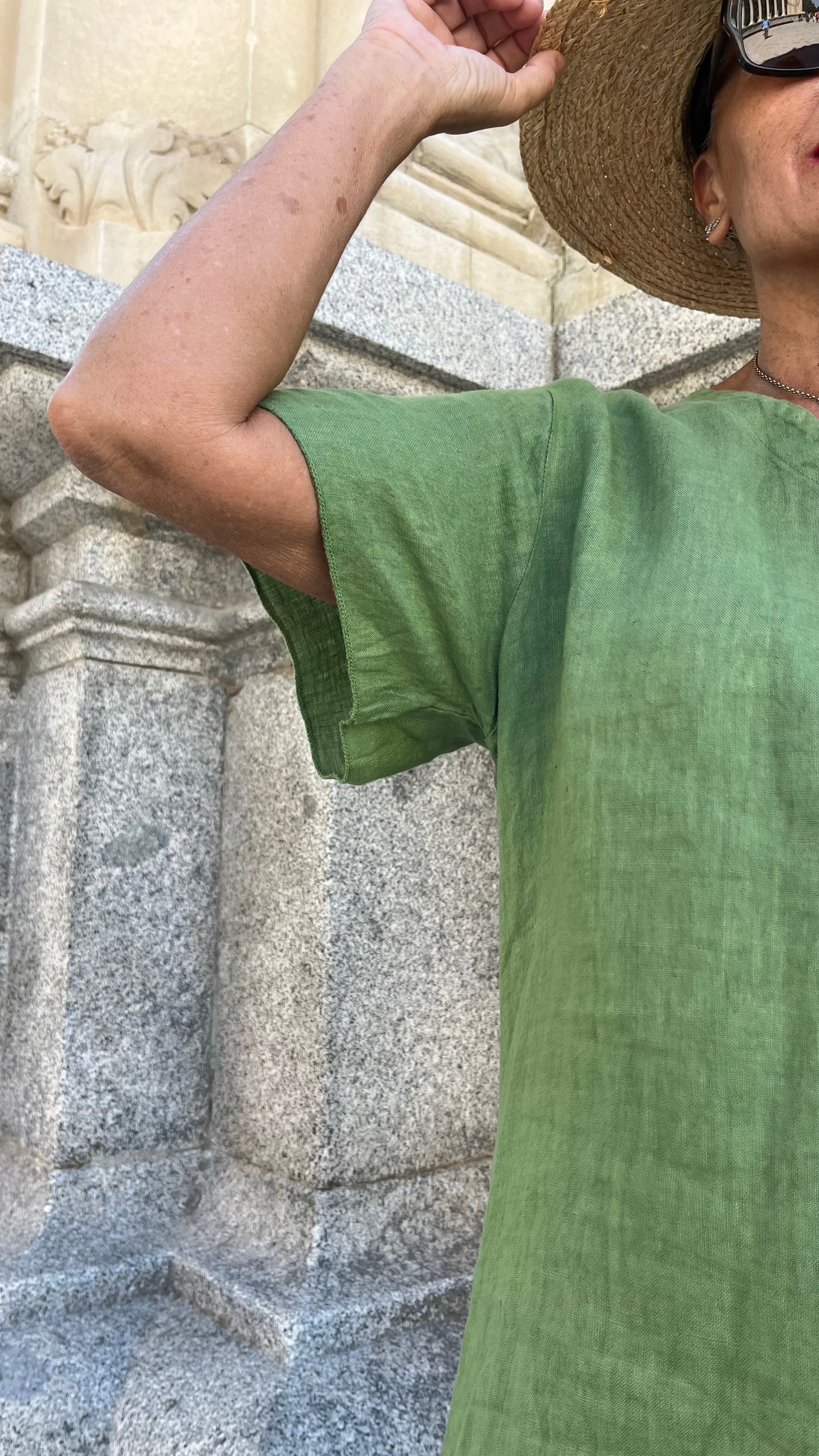LINO-Vestido verde diseño asimétrico
