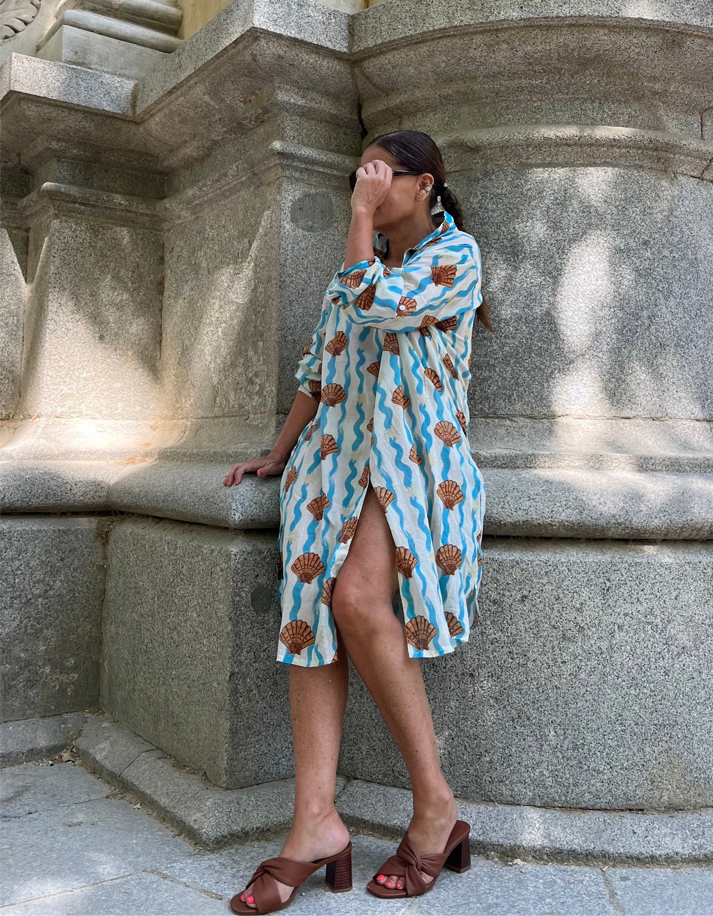 Vestido camisero conchas fondo blanco