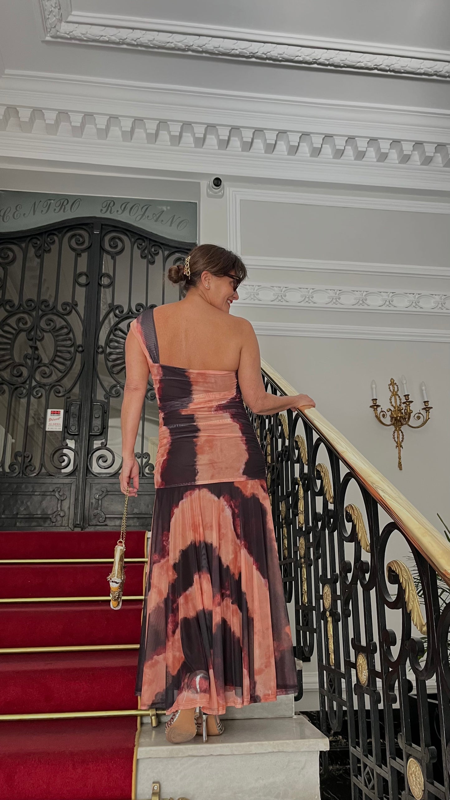 Vestido largo asimétrico estampado con drapeado
