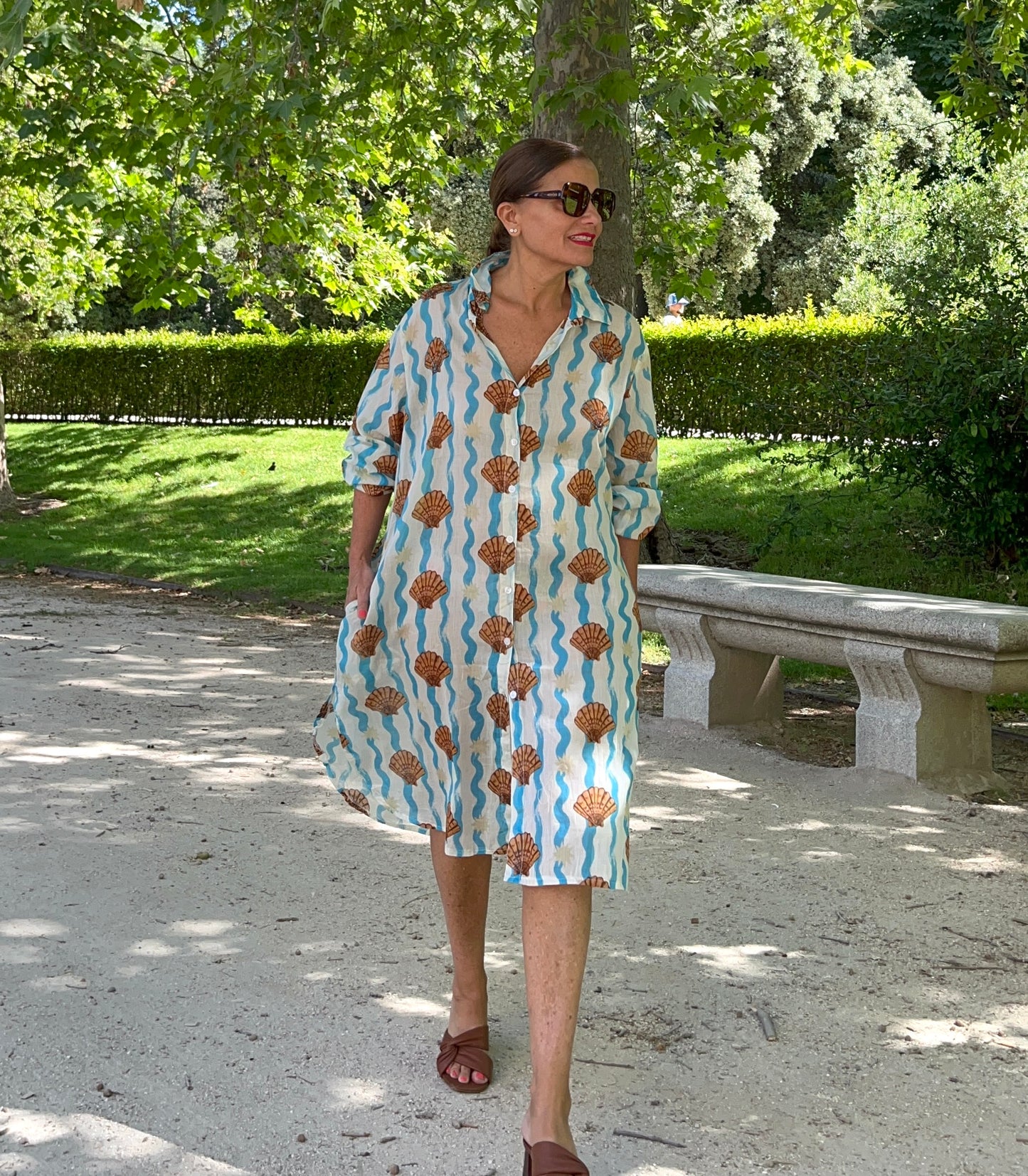 Vestido camisero conchas fondo blanco