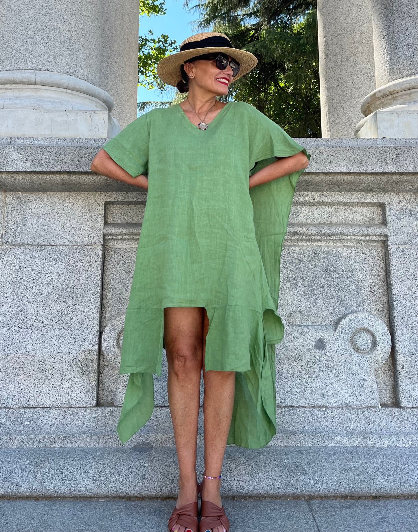 LINO-Vestido verde diseño asimétrico