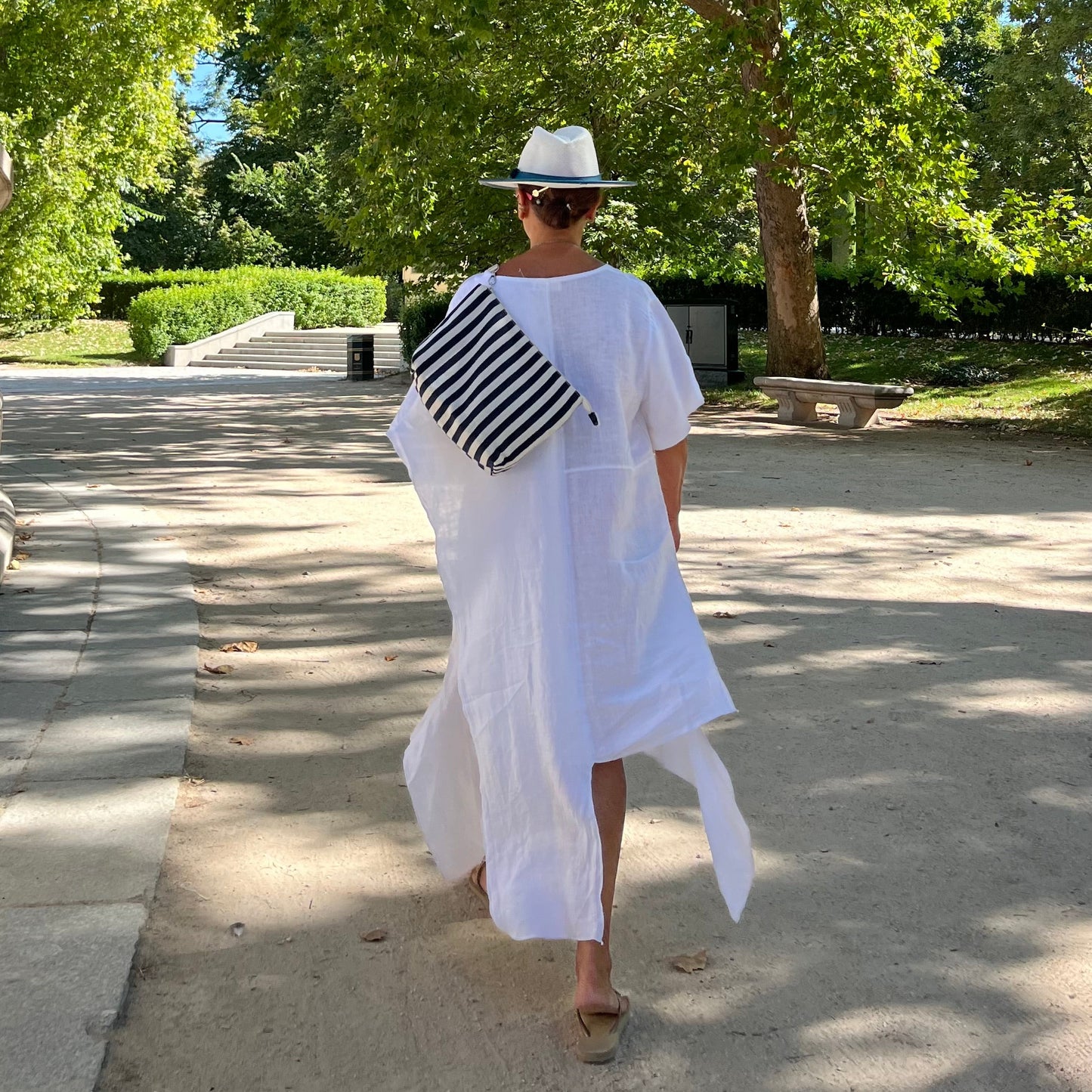 Vestido de lino blanco diseño asimétrico