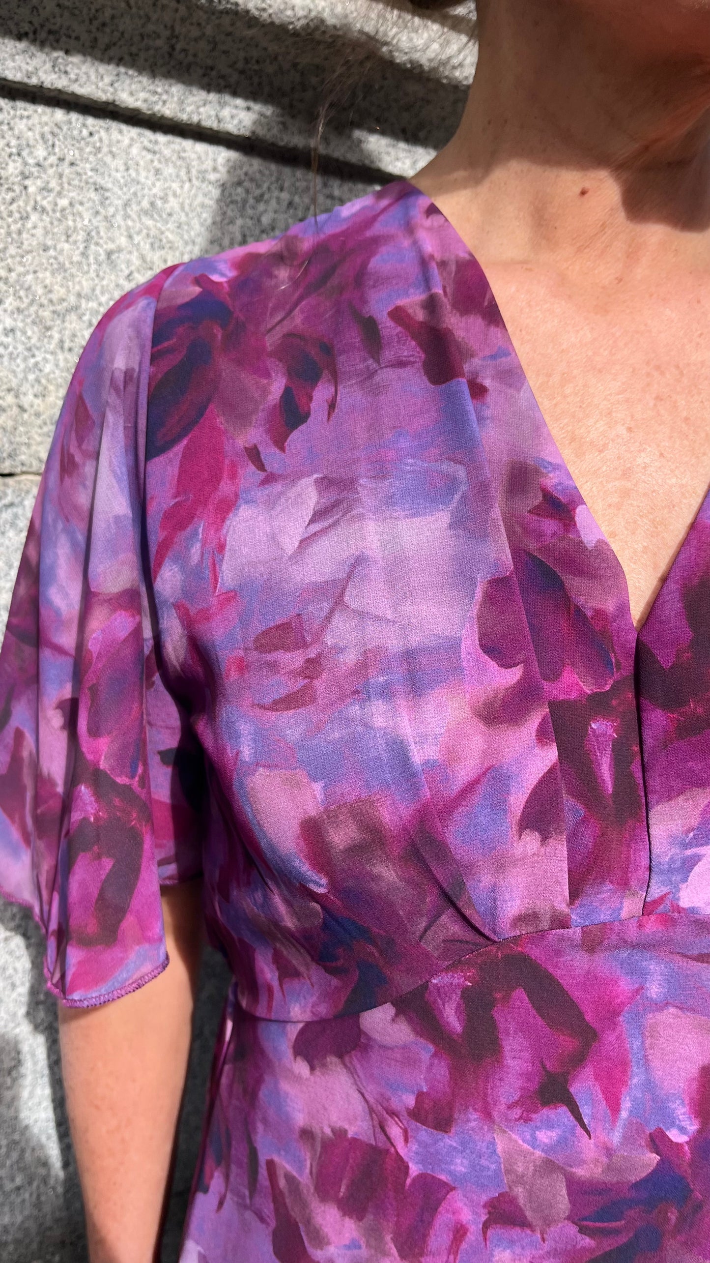 Vestido largo buganvilla con capas y escote pico cintura elástica invitada perfecta celebraciones