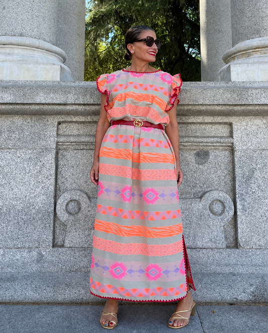 Vestido largo estampado étnico coral flúor con bolsillos