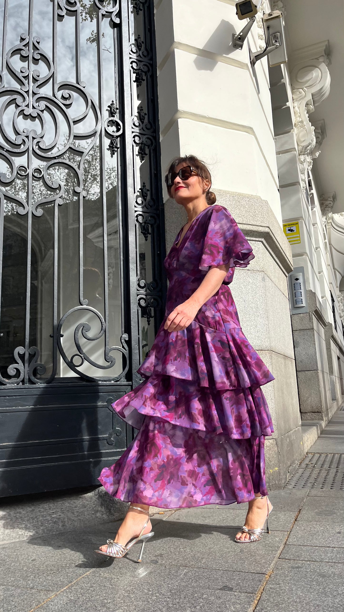Vestido largo buganvilla con capas y escote pico cintura elástica invitada perfecta celebraciones