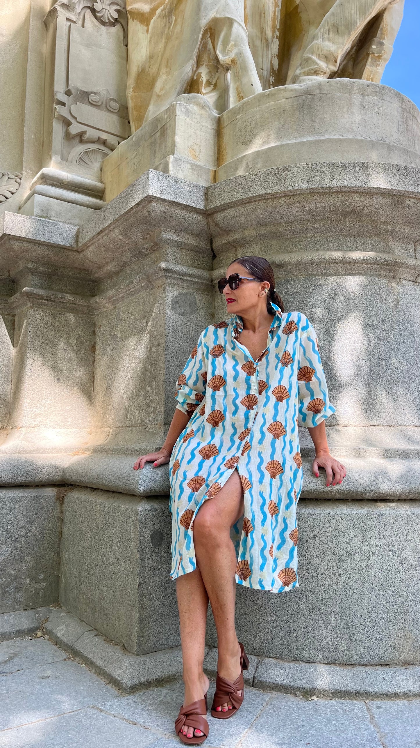 Vestido camisero conchas fondo blanco