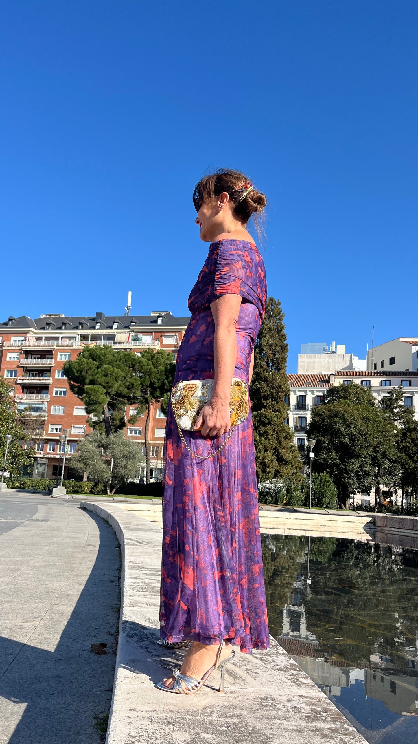 Bolso joya bordado con cuentas oro dorado