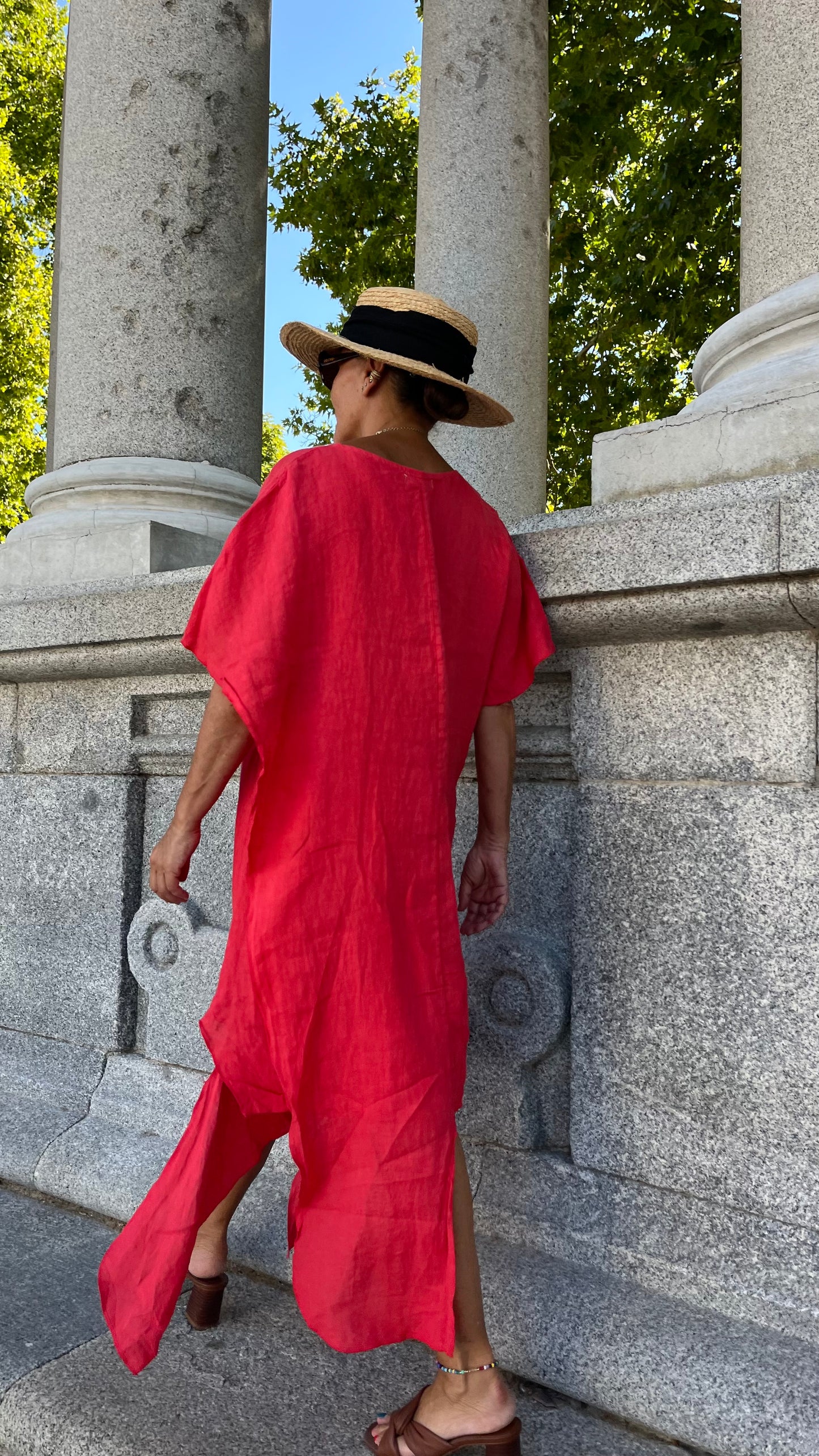LINO-Vestido coral diseño asimétrico