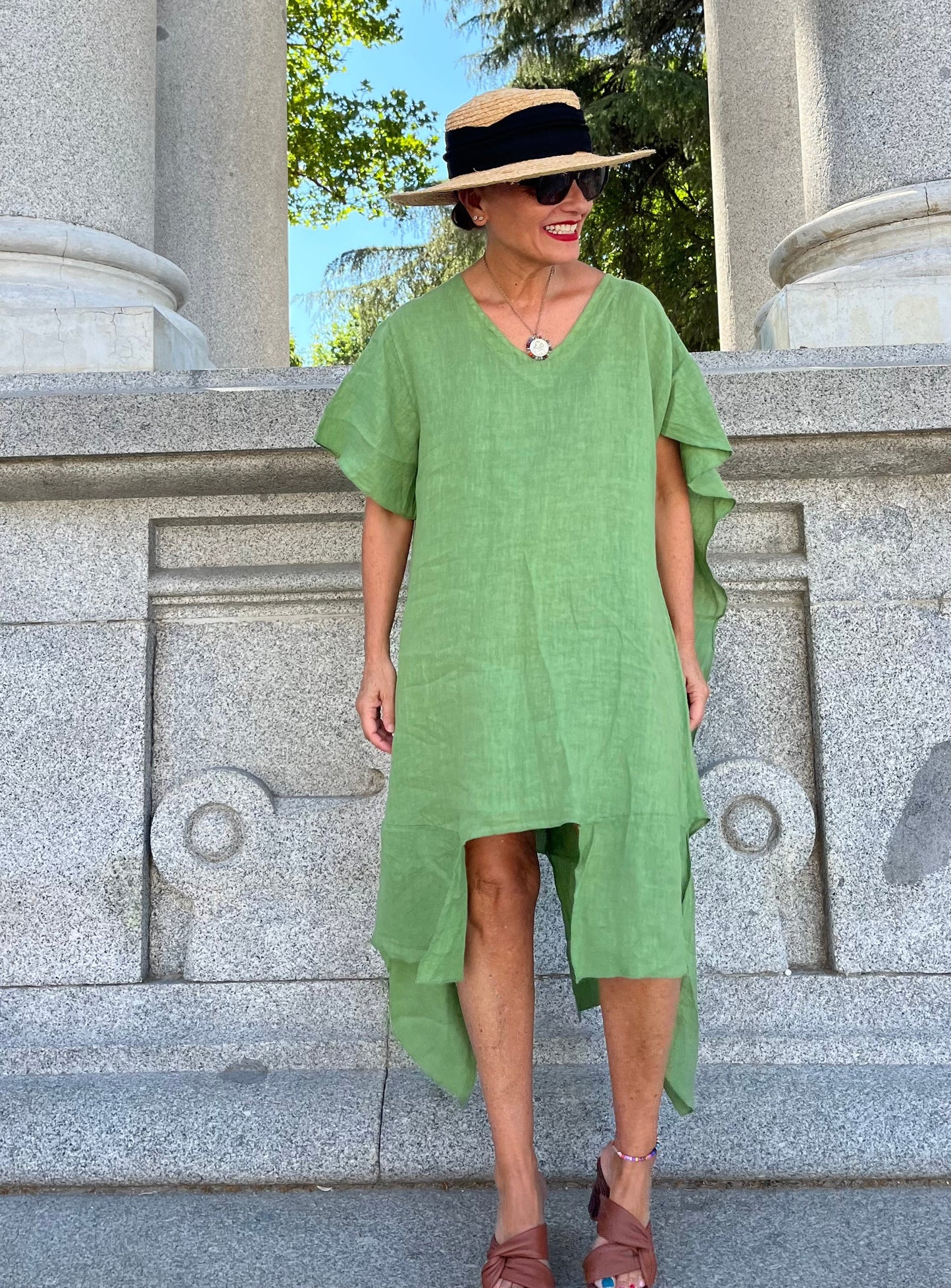 LINO-Vestido verde diseño asimétrico