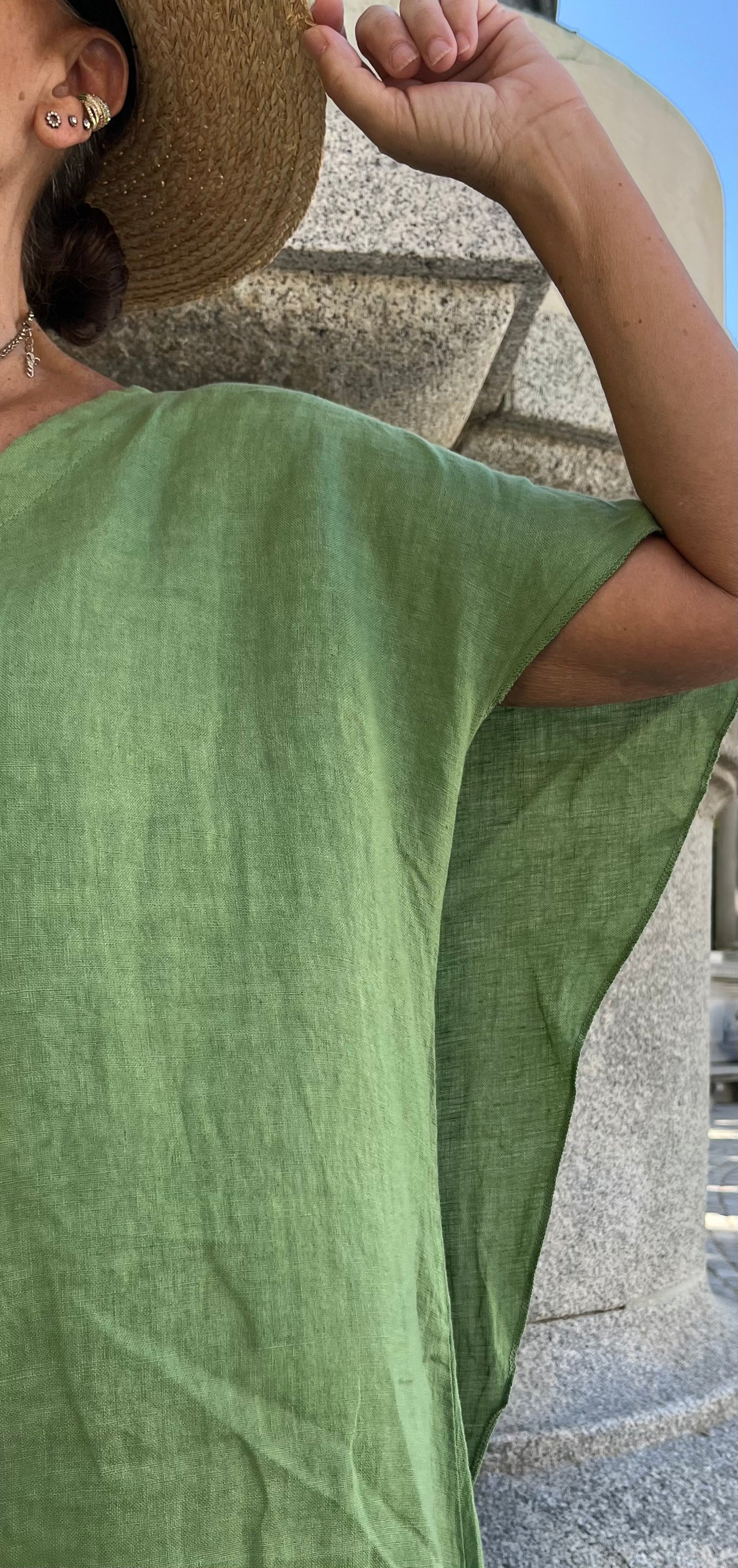 LINO-Vestido verde diseño asimétrico