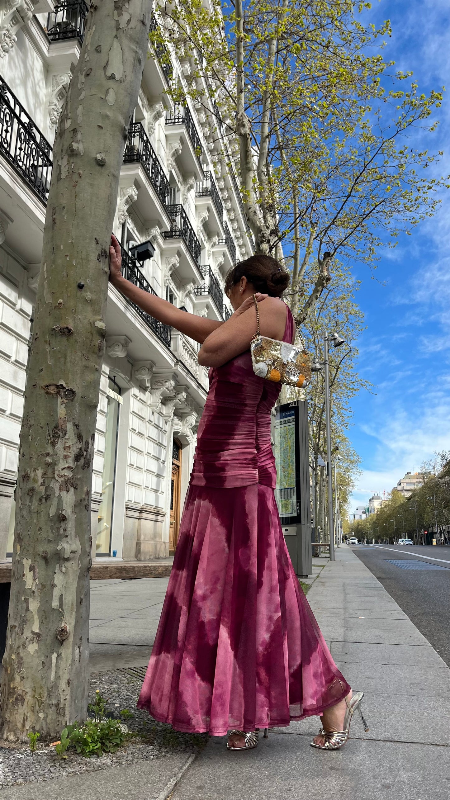 Vestido invitada boda largo burdeos escote asimétrico punto elástico