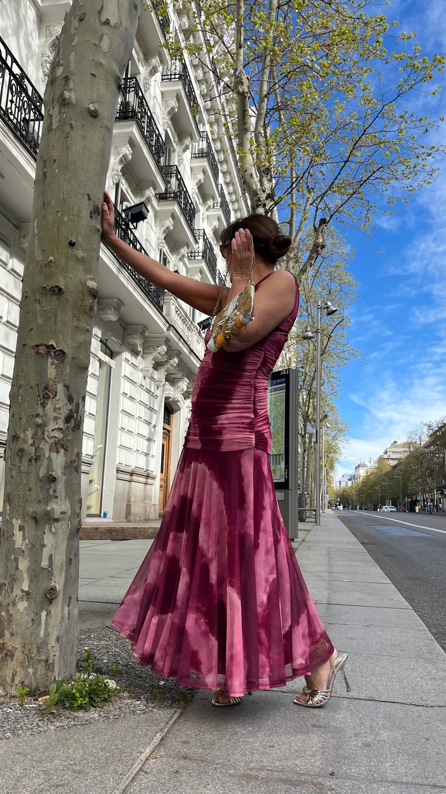 Vestido invitada boda largo burdeos escote asimétrico punto elástico