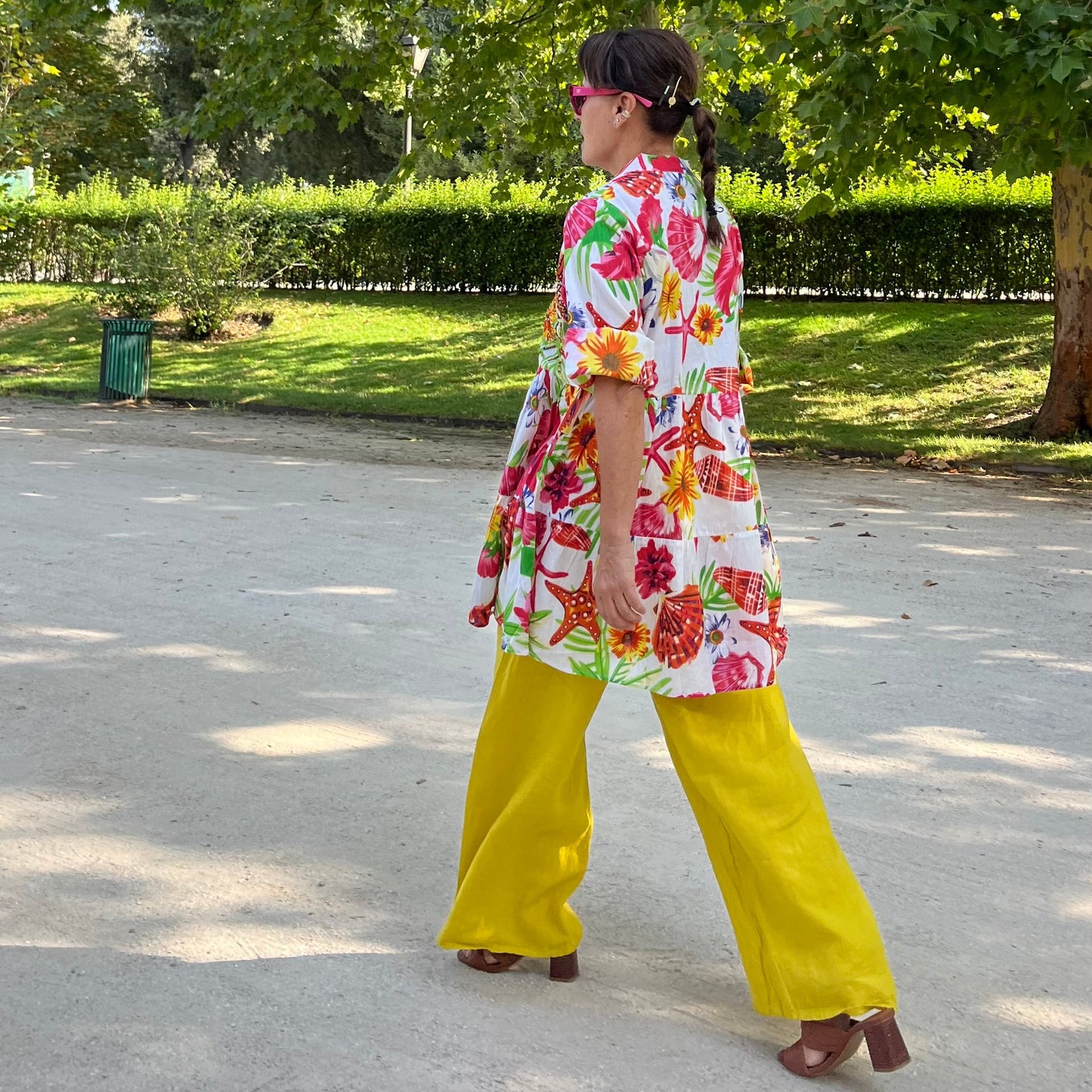 Vestido blusón de algodón estampado con bordados