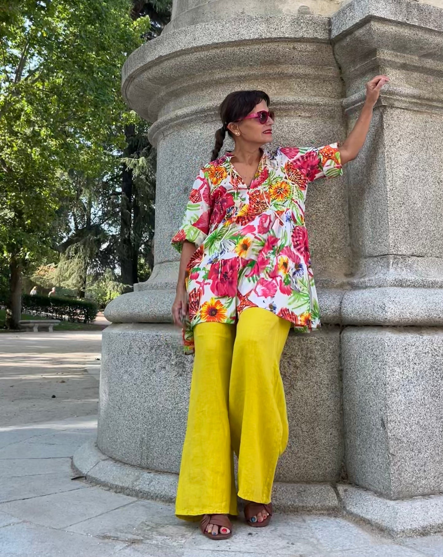 Vestido blusón de algodón estampado con bordados