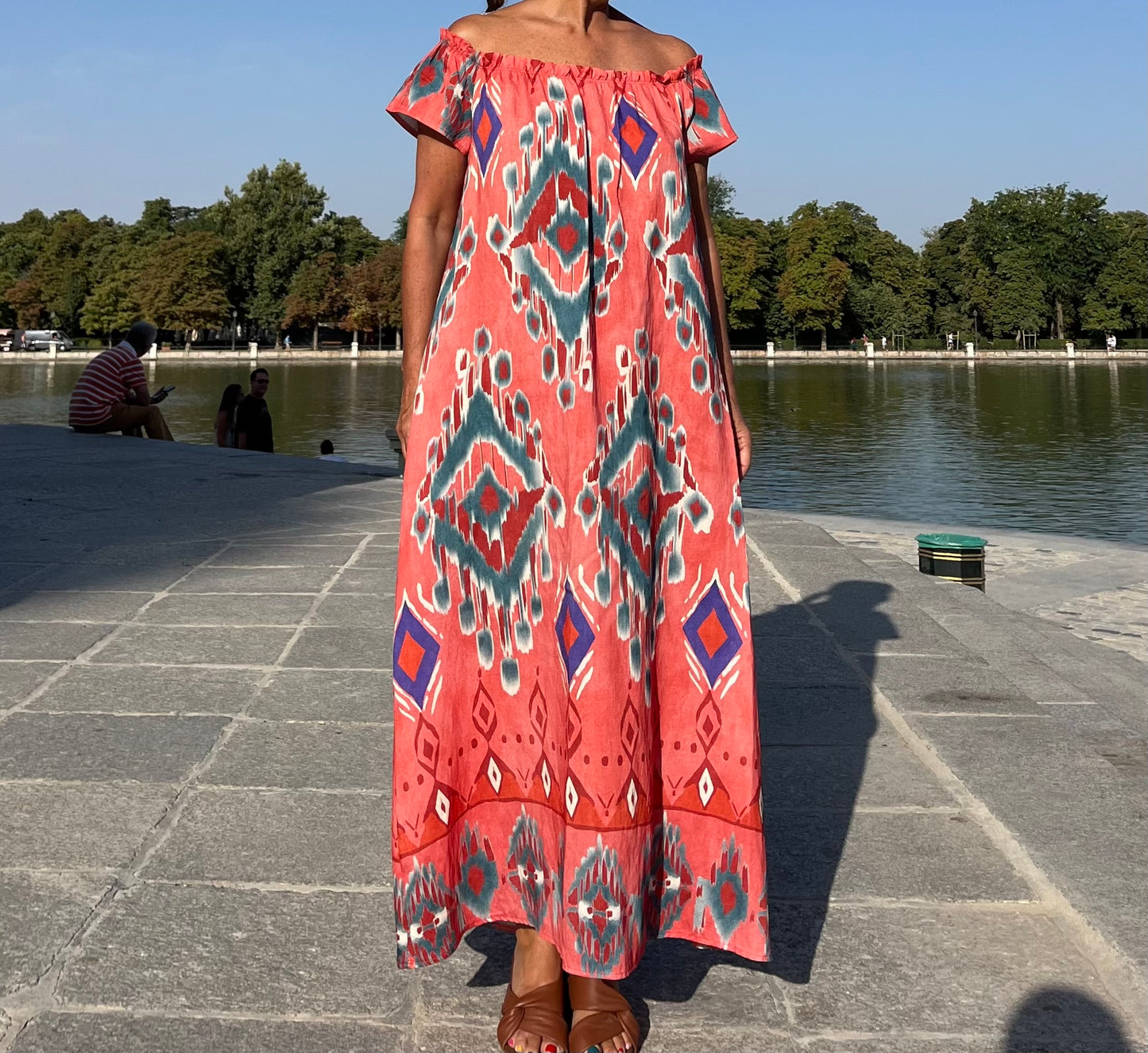 Vestido largo estampado coral con bolsillos,