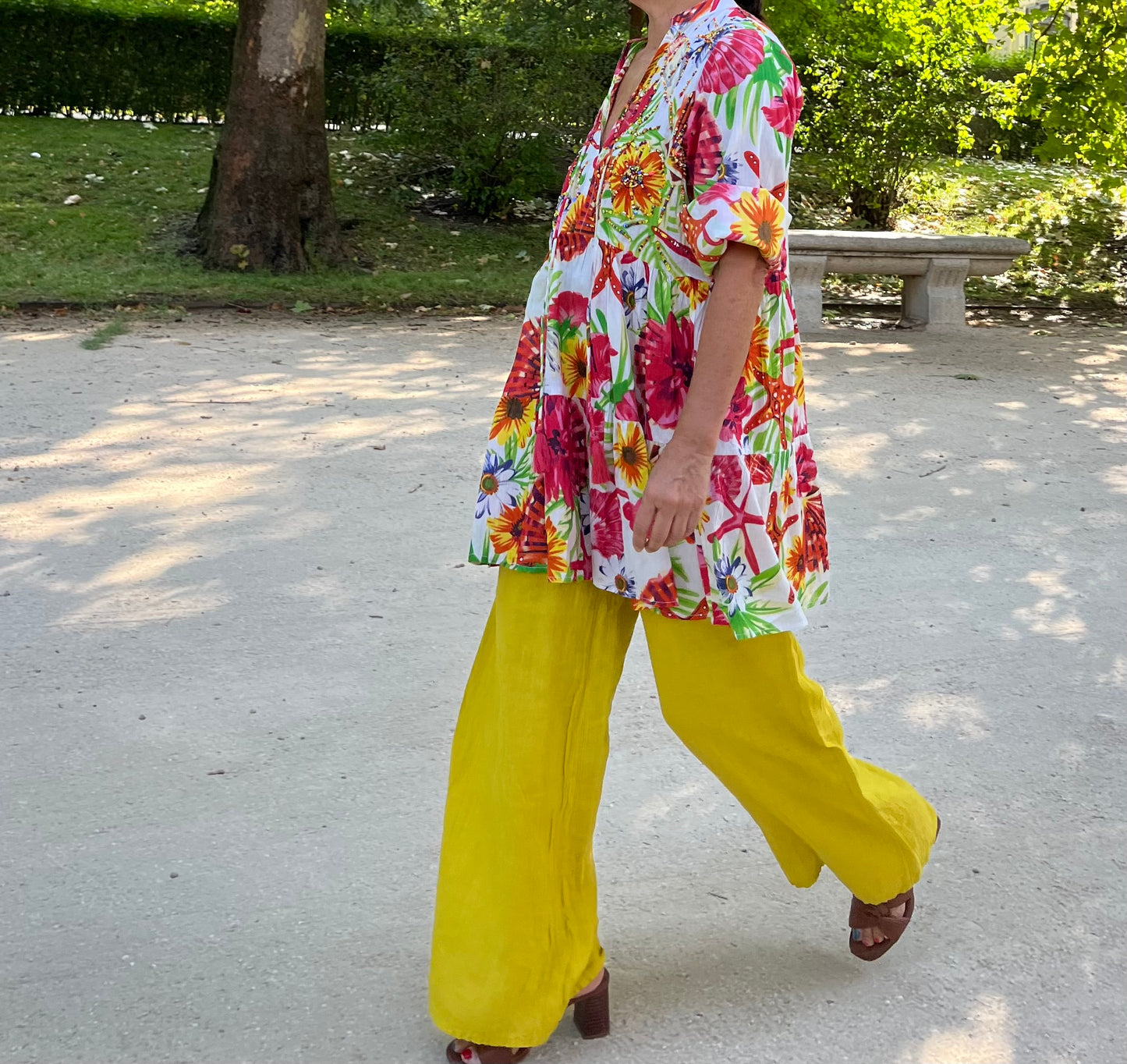 Vestido blusón de algodón estampado con bordados