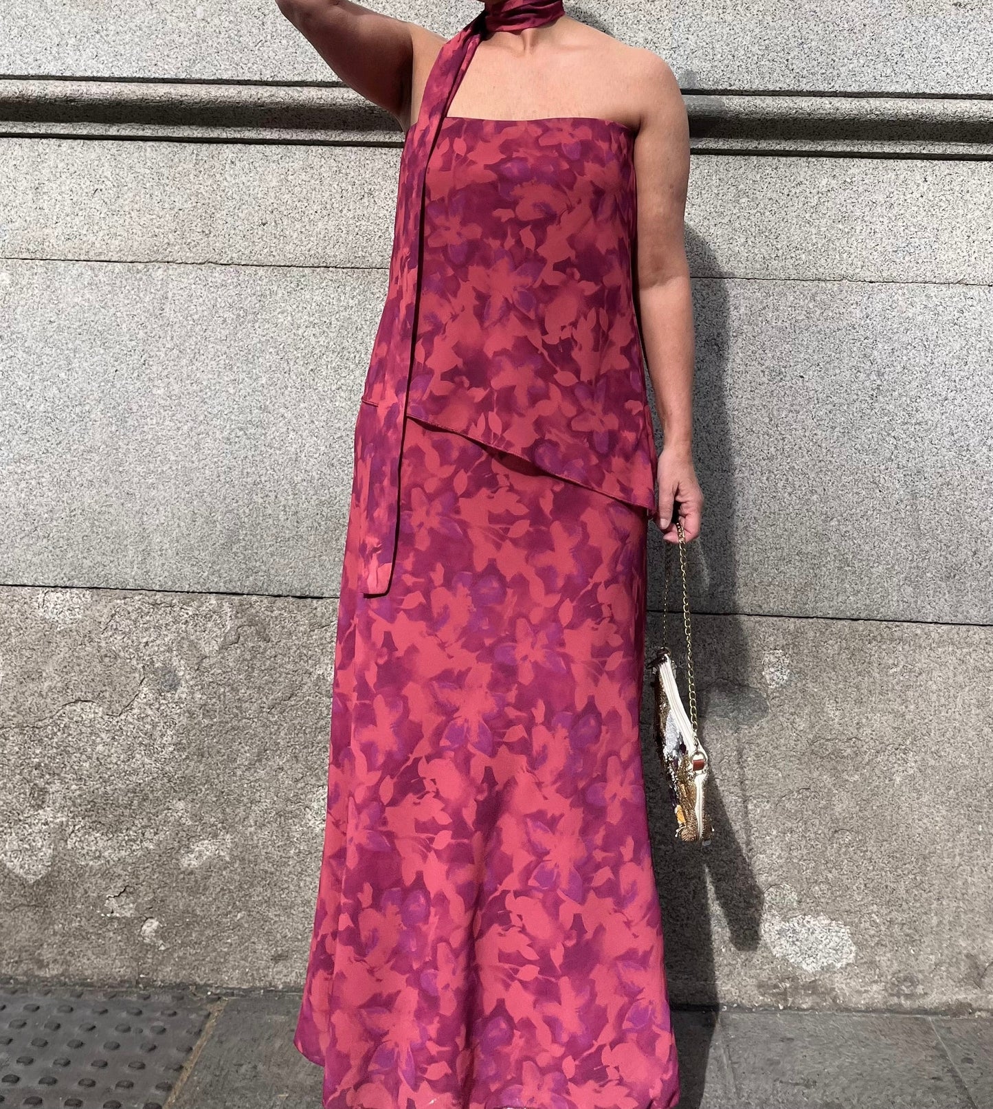 Vestido largo frambuesa palabra de honor con fular