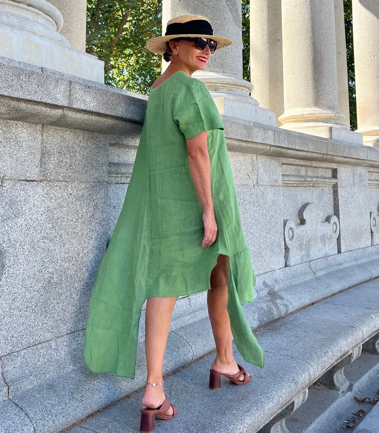 LINO-Vestido verde diseño asimétrico