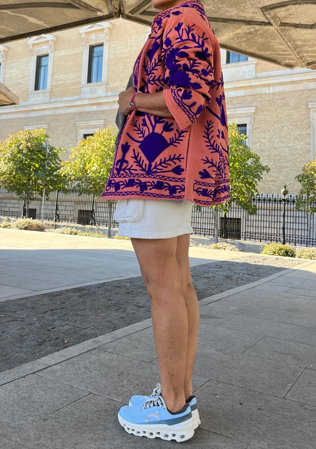 Chaqueta de algodón salmón tostado y morado - detalle de espalda