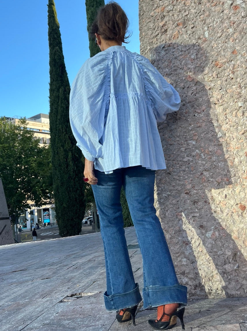Camisa algodón azul cielo espalda completa
