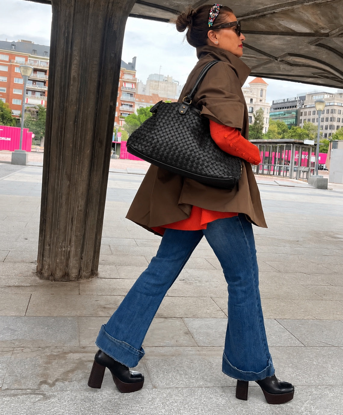 Bolso de piel negro La Canaria - al hombro