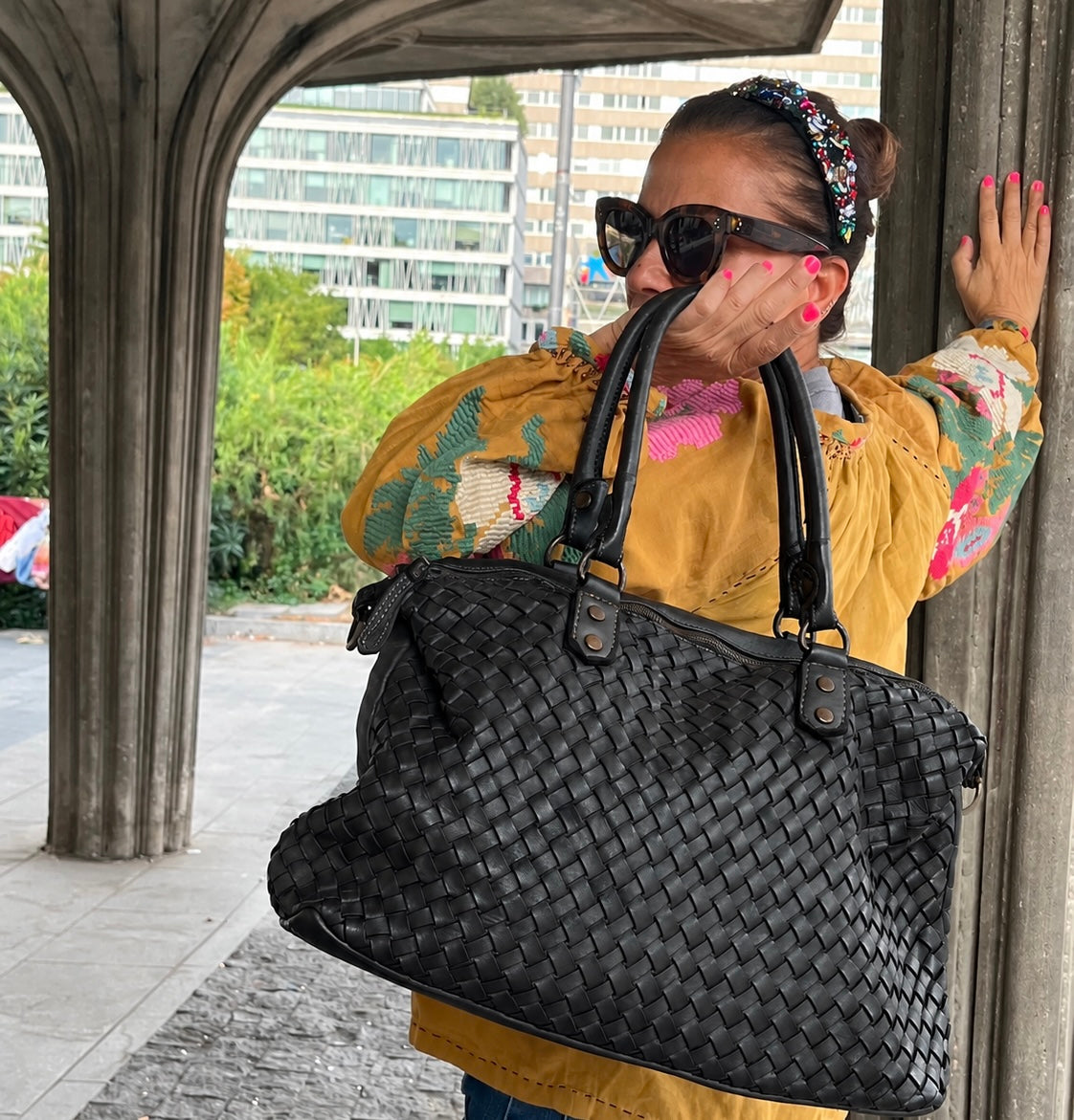 Bolso de piel negro La Canaria - detalle trenzado